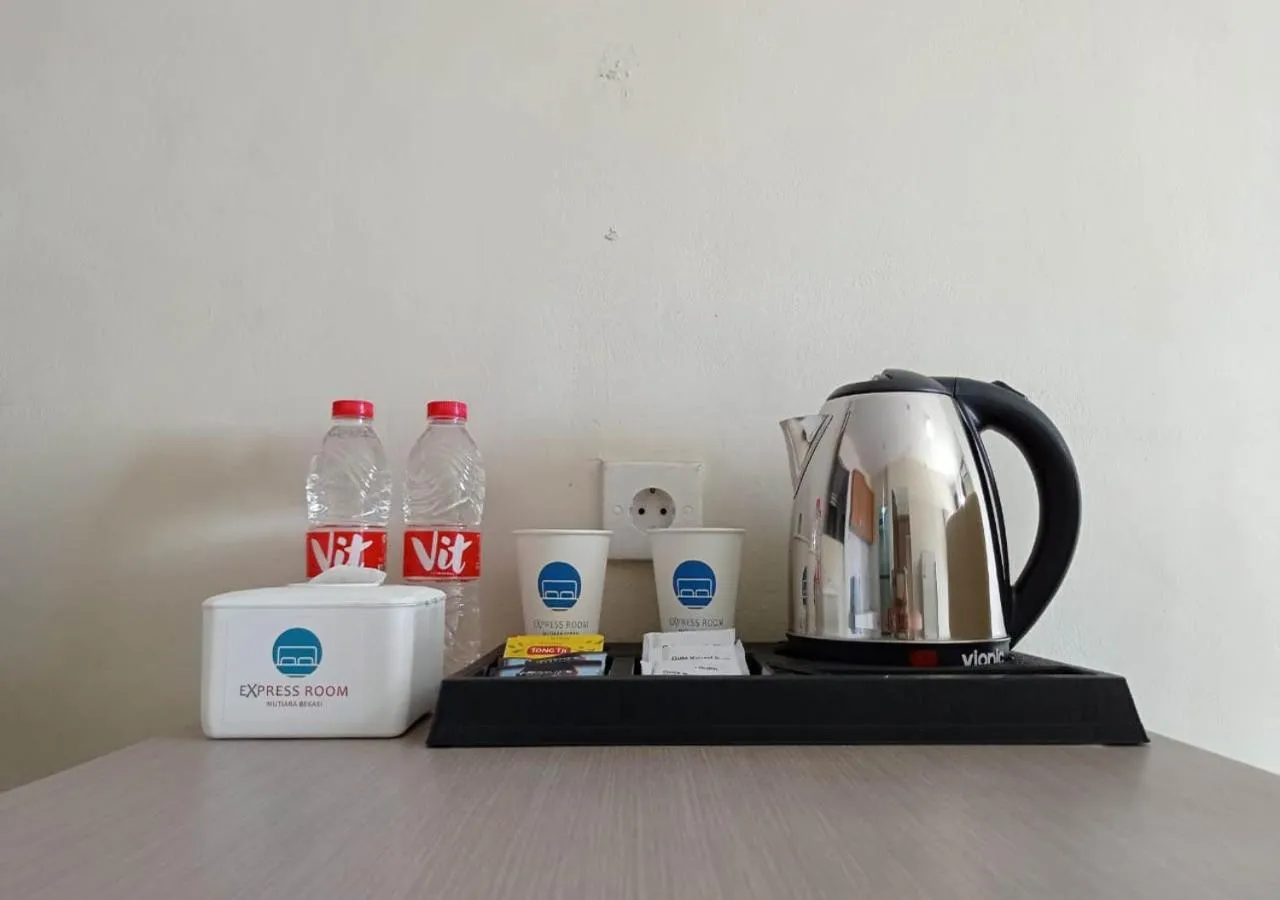 Coffee/tea facilities in X-pressbedroom Mutiara-Bekasi