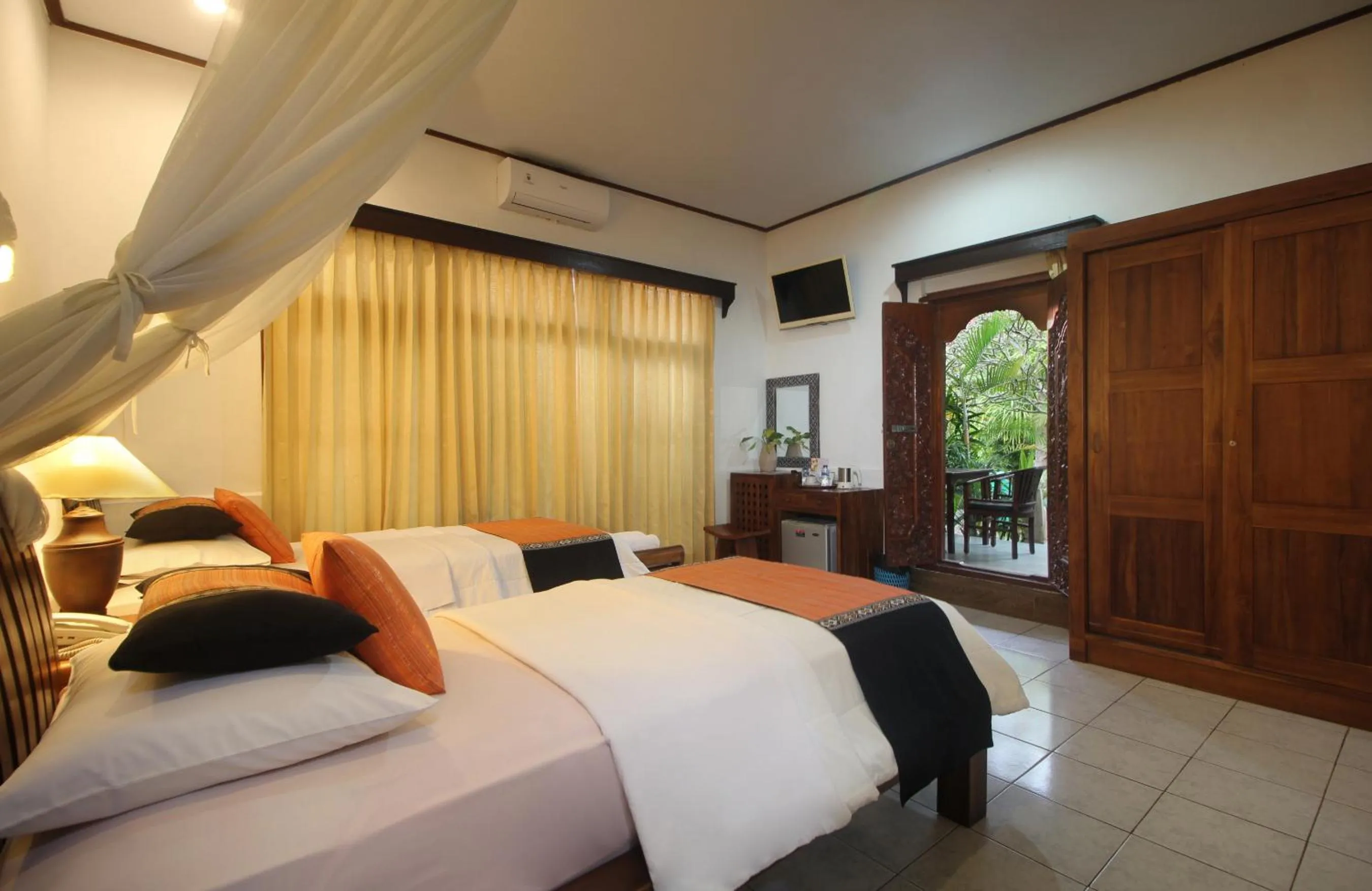 Bed in Hotel Jati Sanur