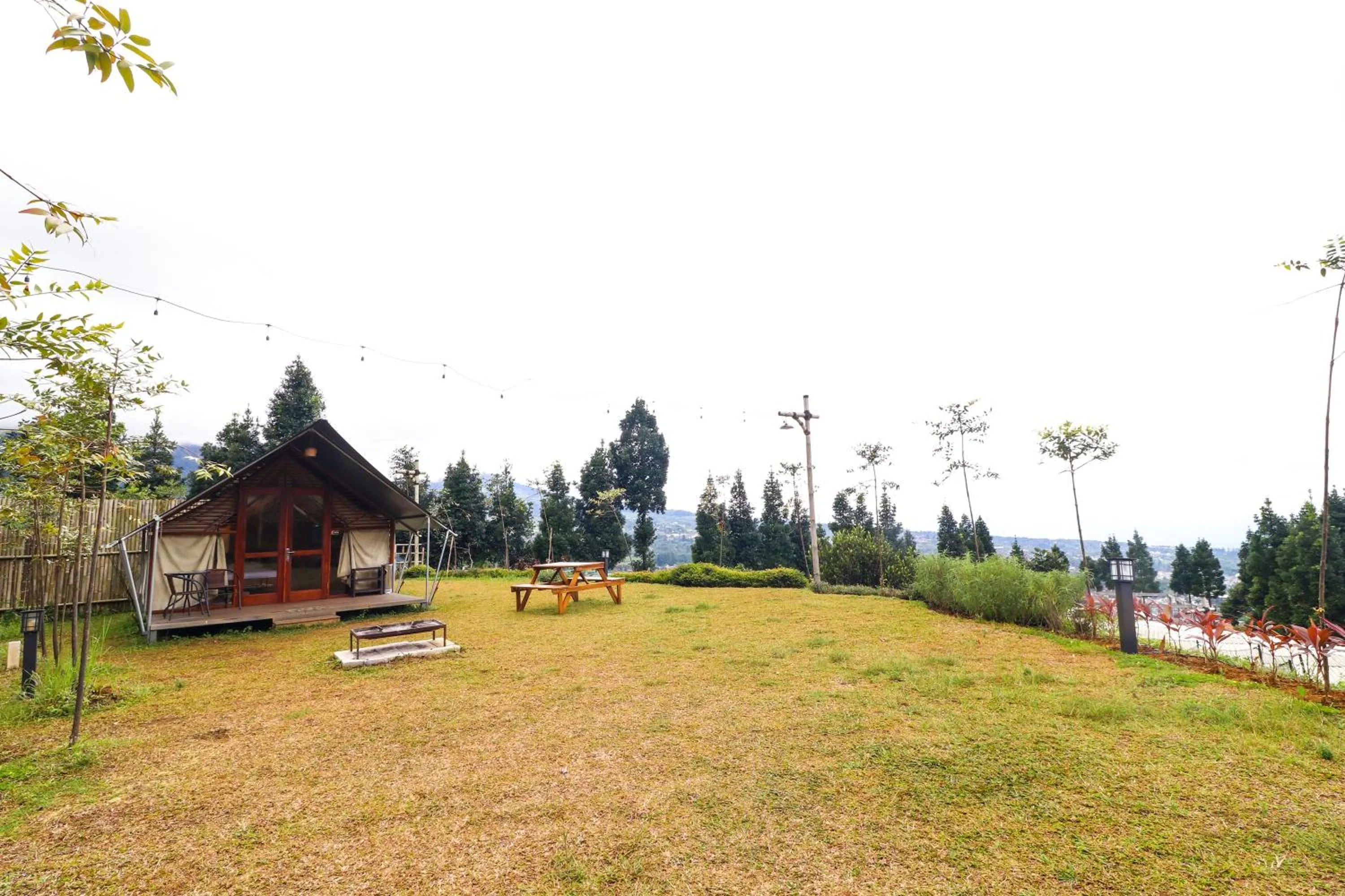 Garden view in Alinson Sunset Hill