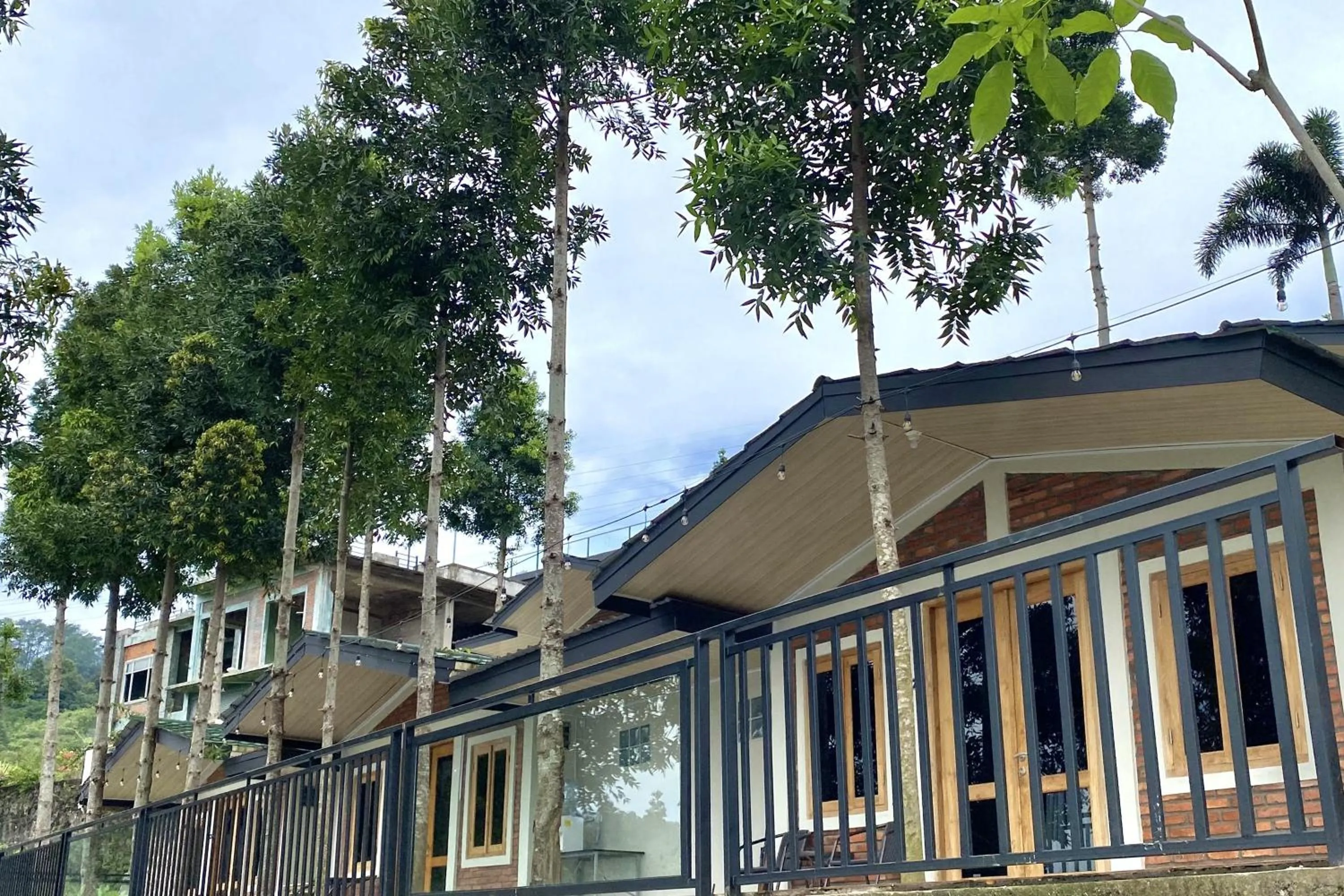 Property building in Alinson Sunset Hill