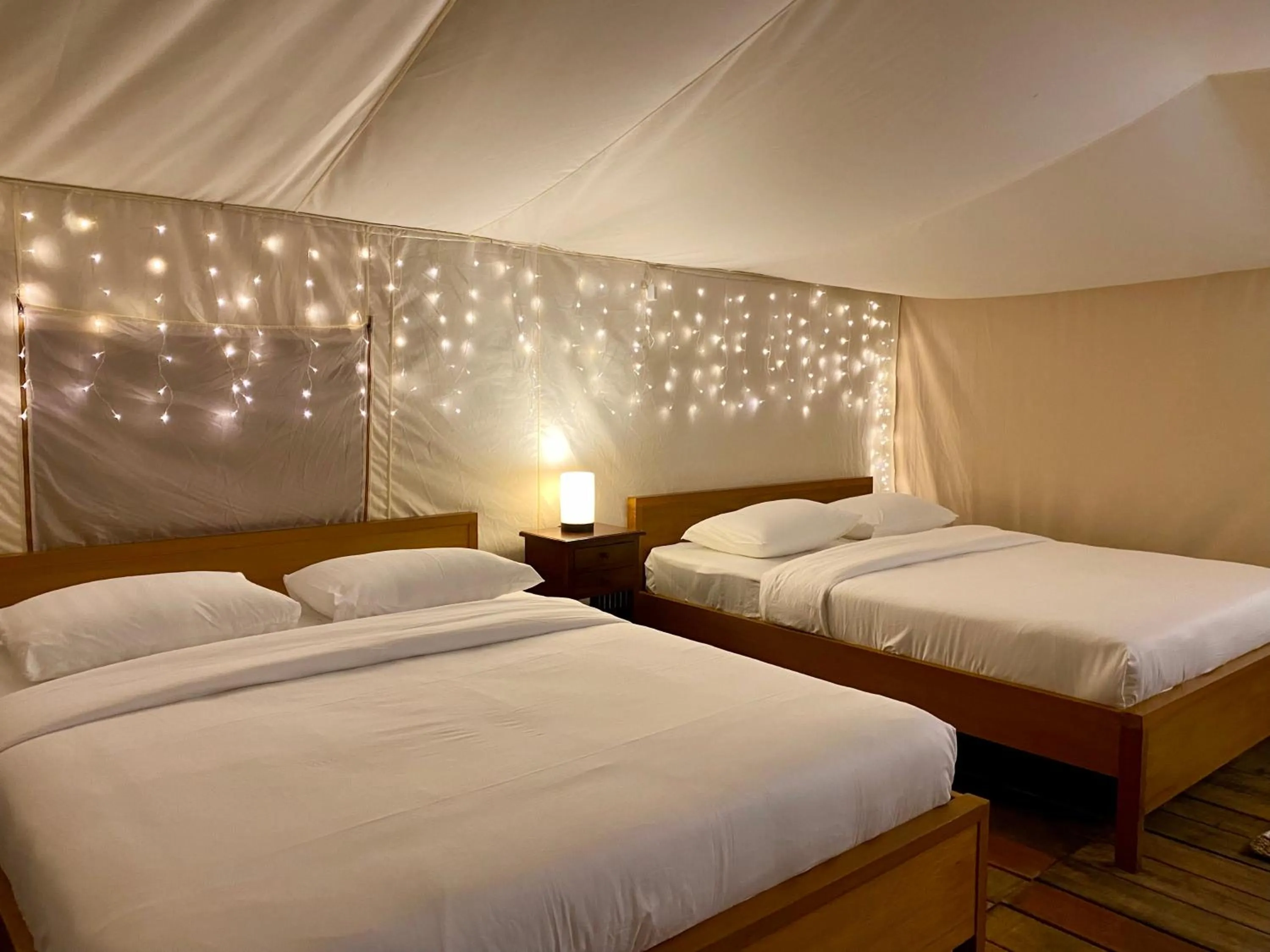 Bedroom, Bed in Alinson Sunset Hill