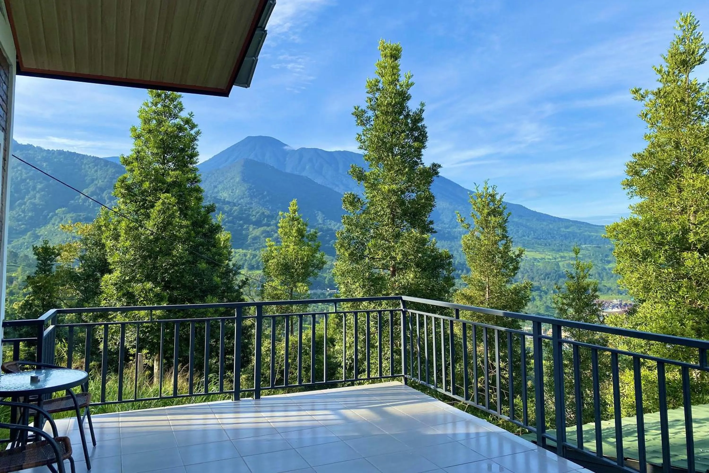 Mountain view in Alinson Sunset Hill