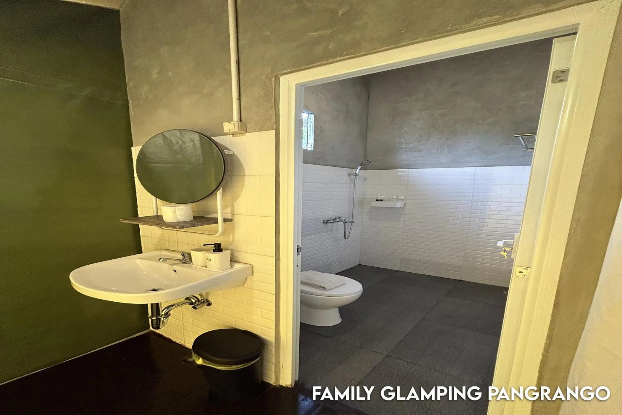 Toilet in Alinson Sunset Hill