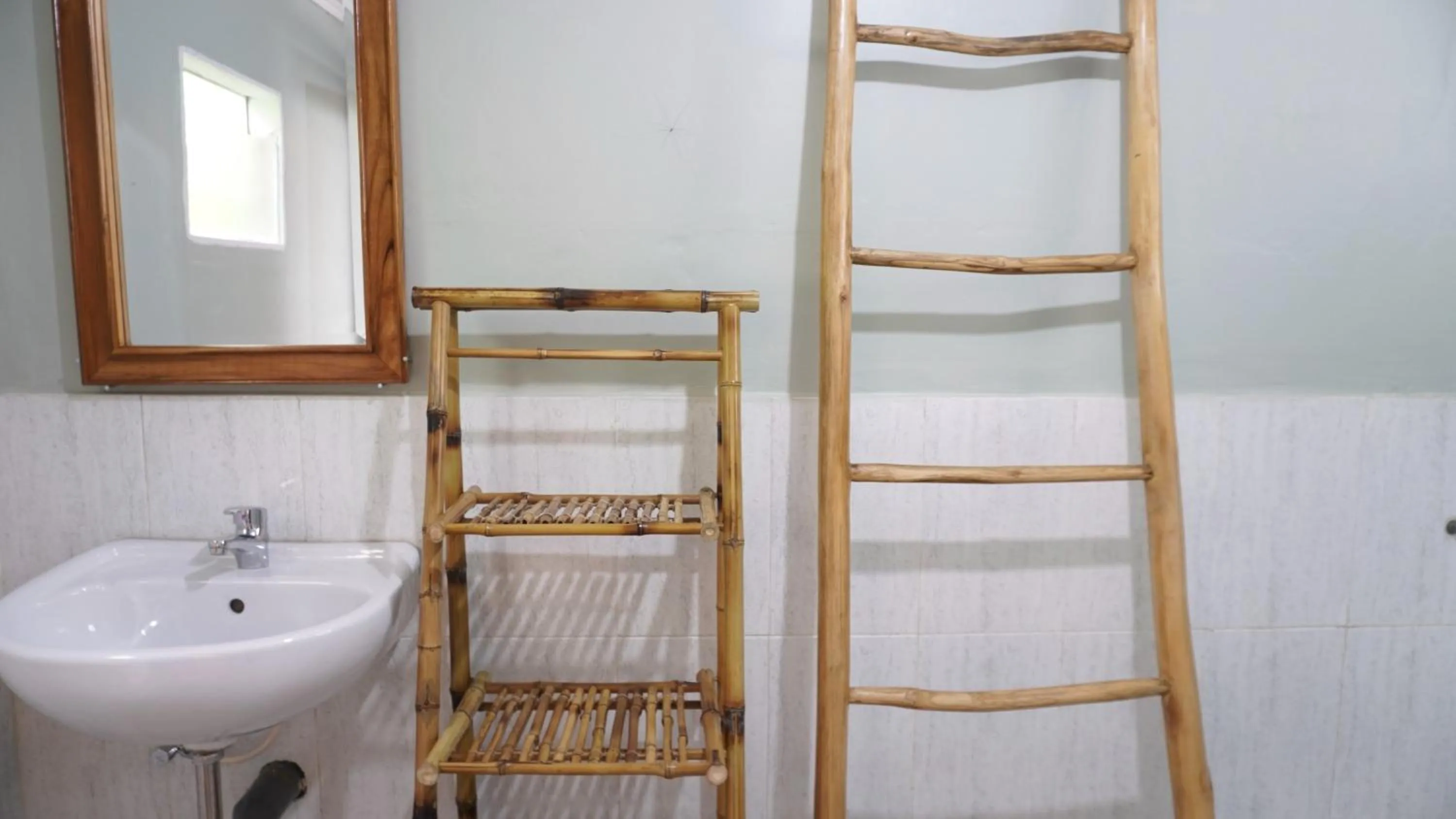 Shower in Alinson Sunset Hill