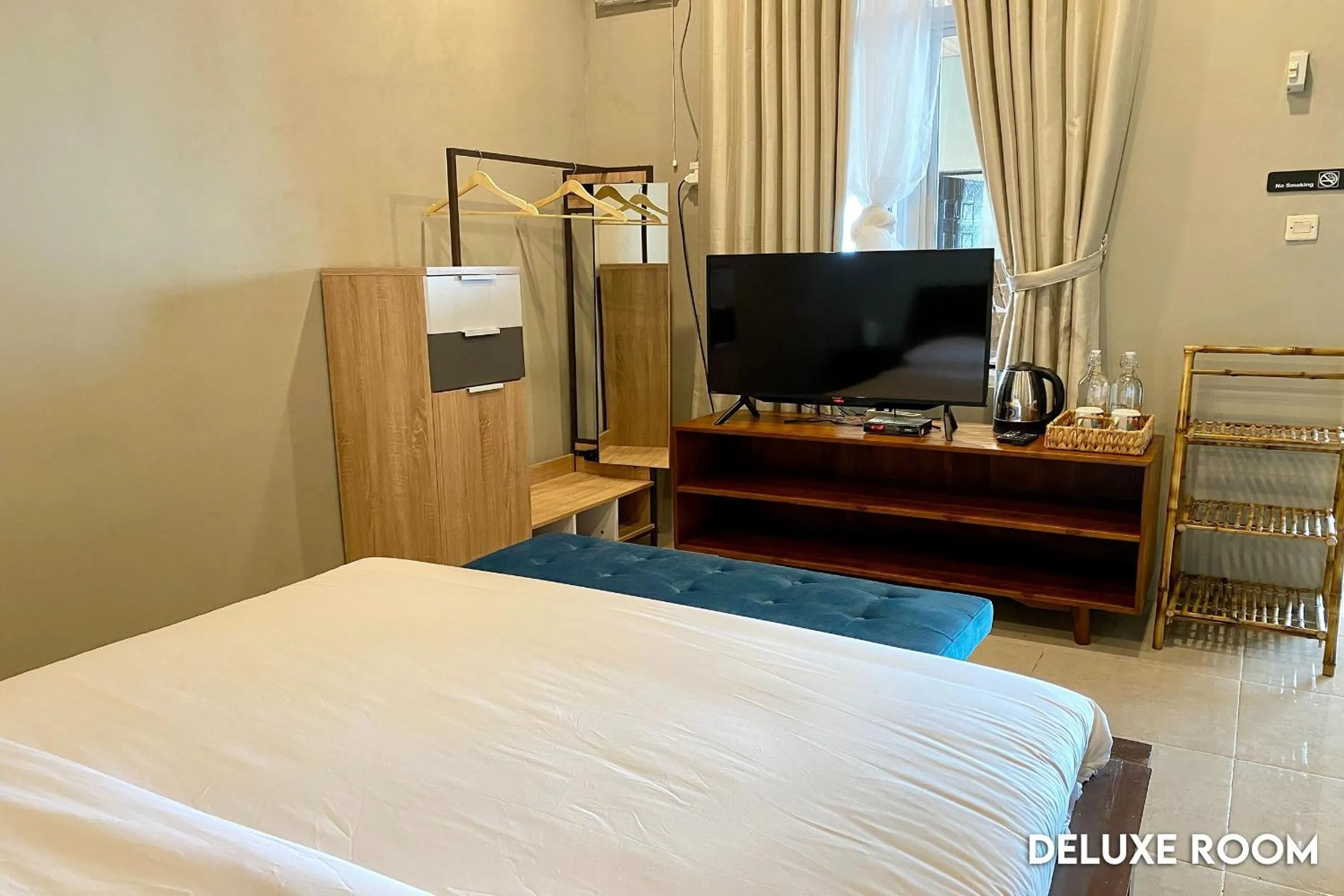 Bedroom, Bed in Alinson Sunset Hill