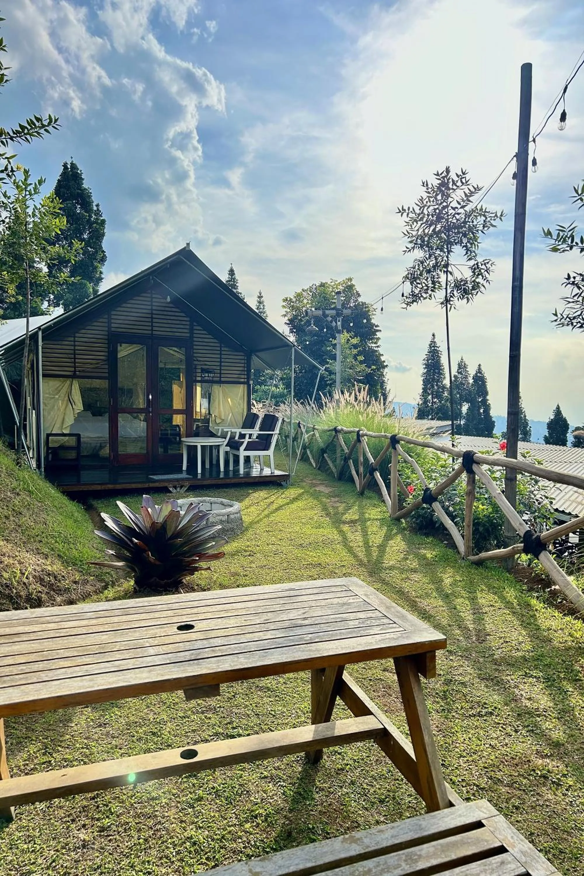 Garden view in Alinson Sunset Hill