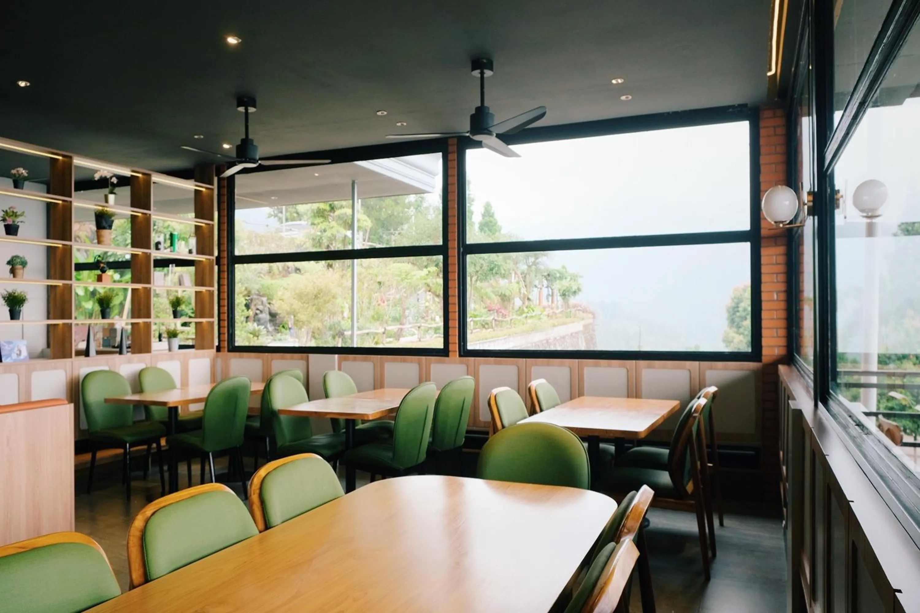 Restaurant/places to eat in Alinson Sunset Hill