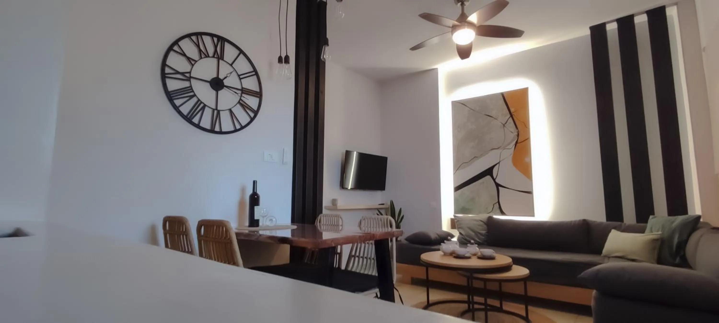 TV and multimedia in Niki Apartments