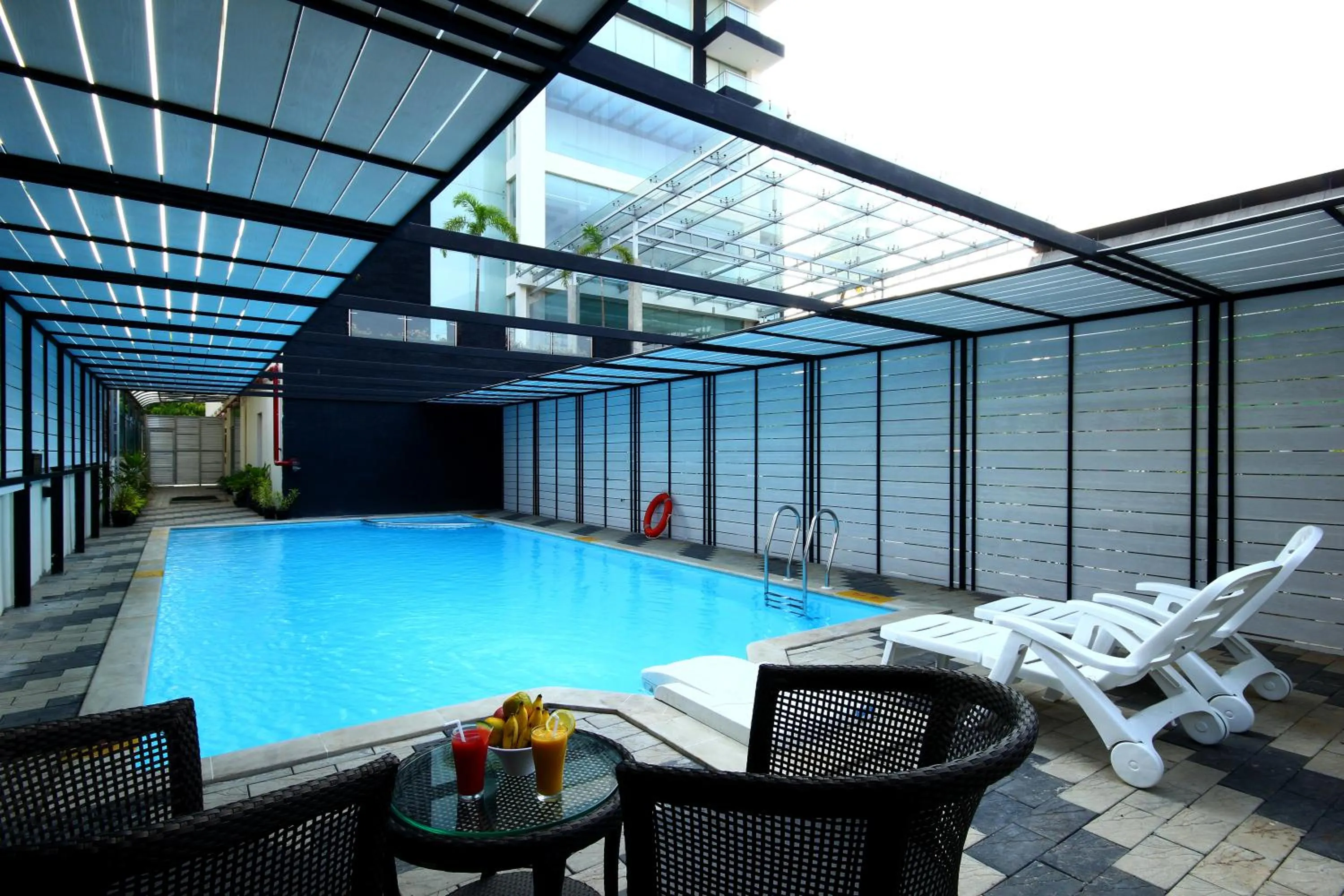 Swimming pool in Diana Heights Luxury Hotel