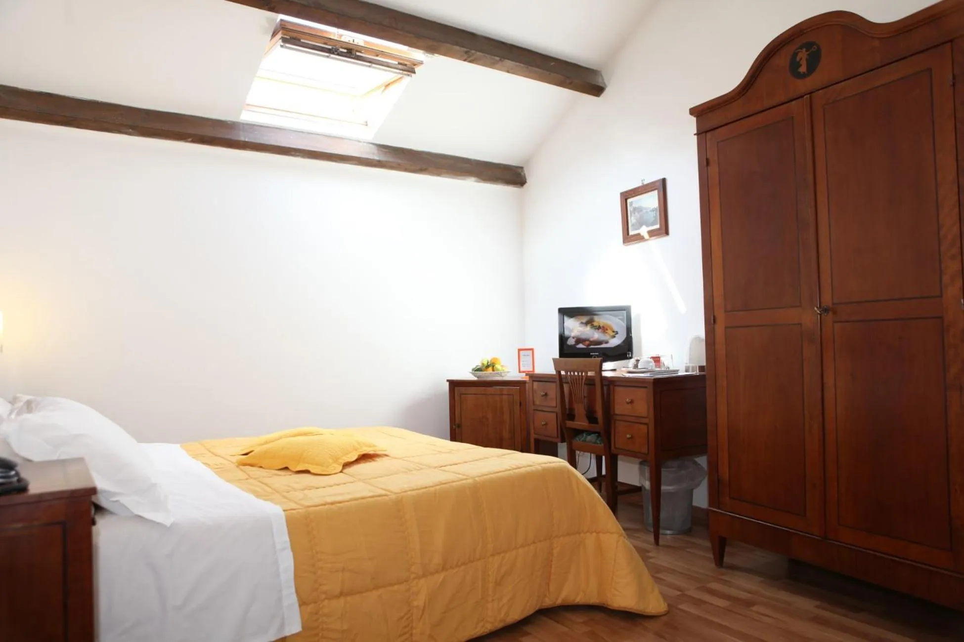 Bed in La Magnolia Sorrento - City Centre Hotel