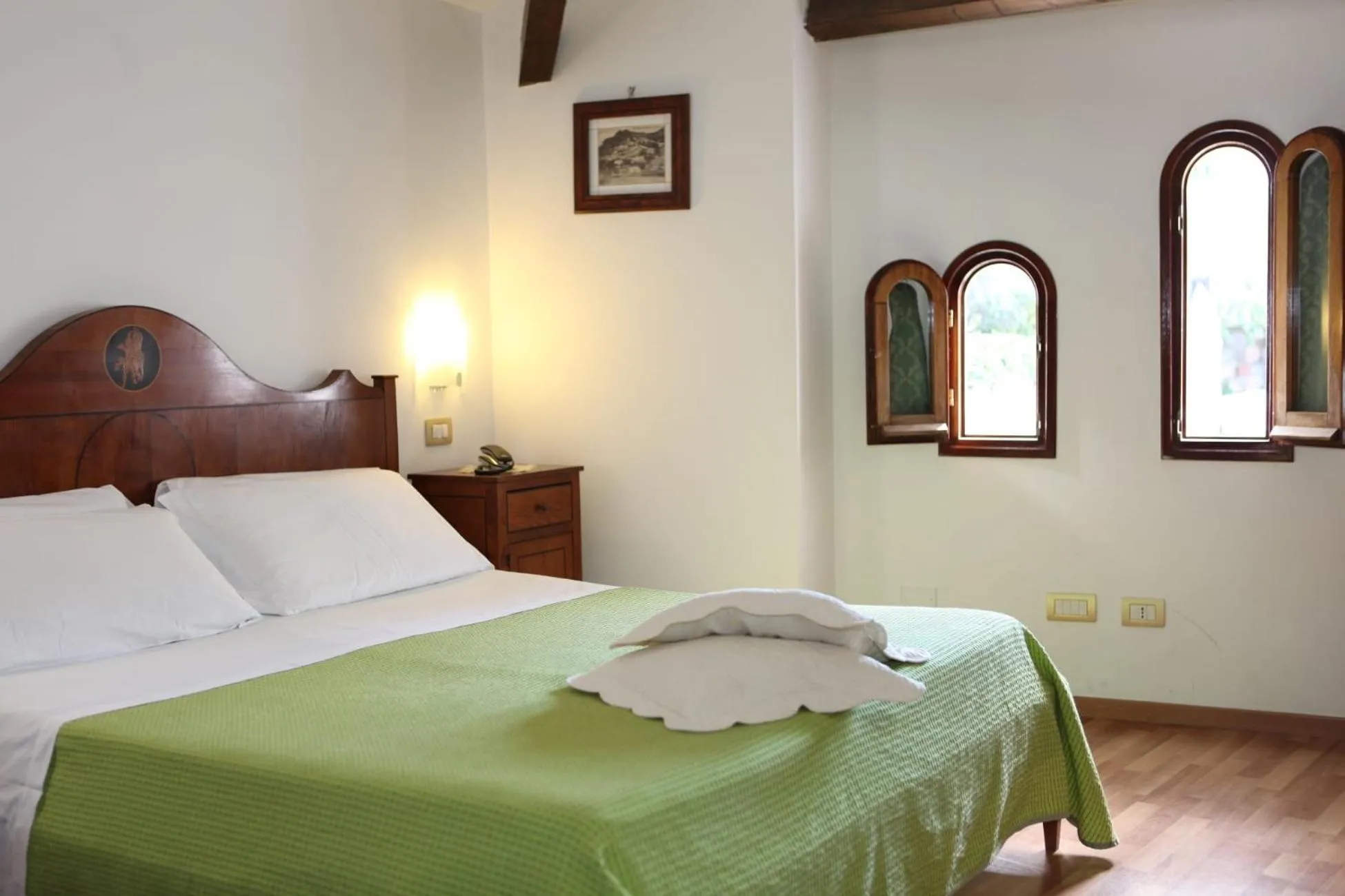 Bed in La Magnolia Sorrento - City Centre Hotel