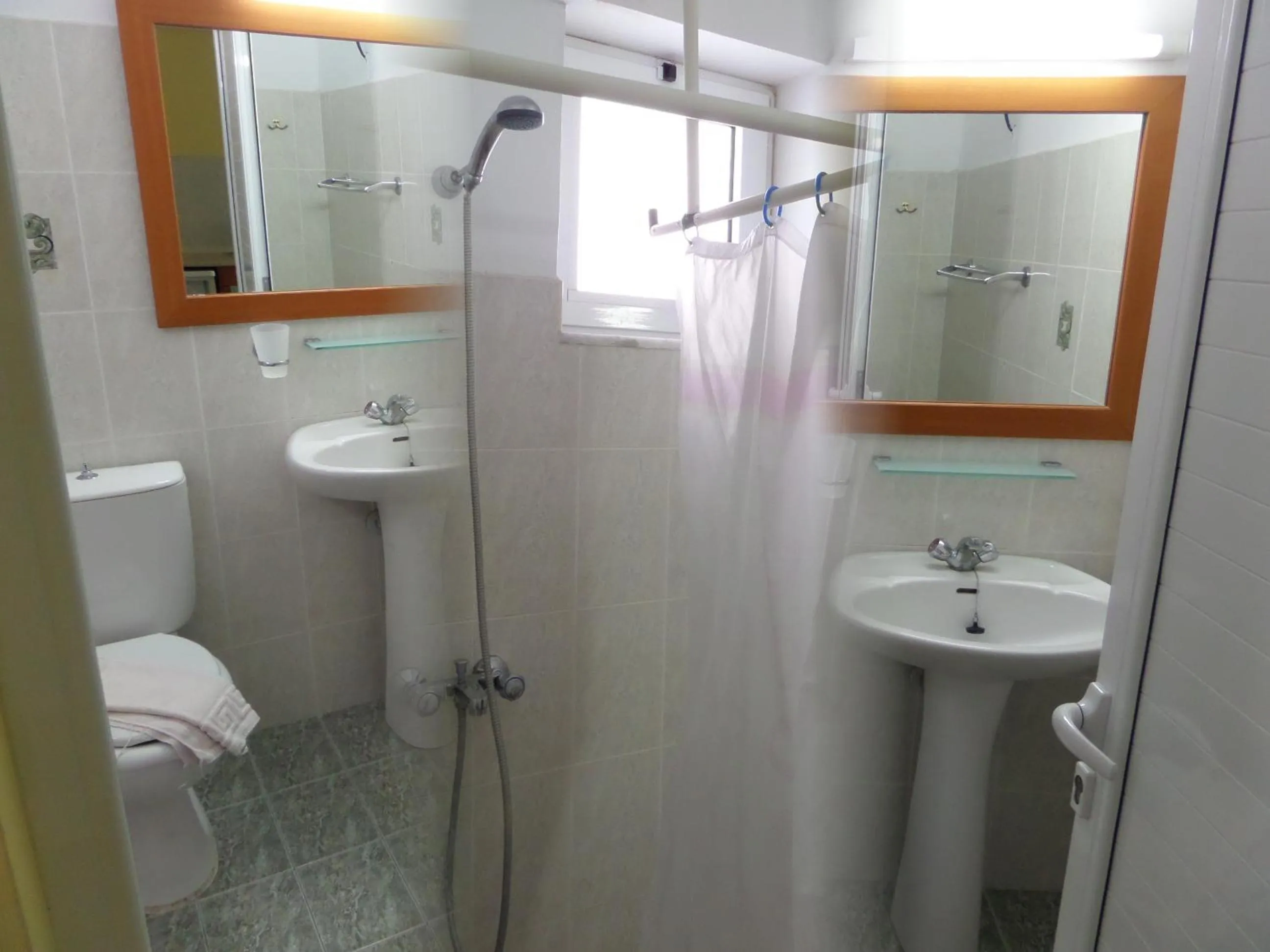 Bathroom in Paradise Studios