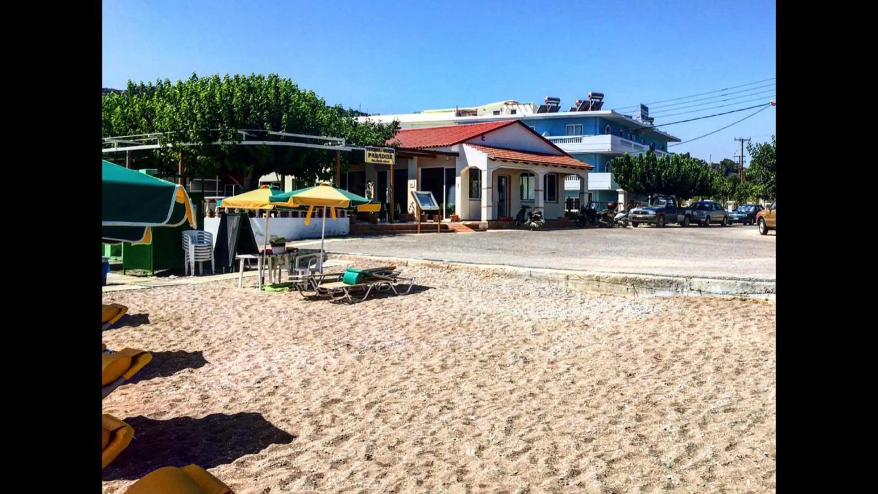 Restaurant/places to eat in Paradise Studios