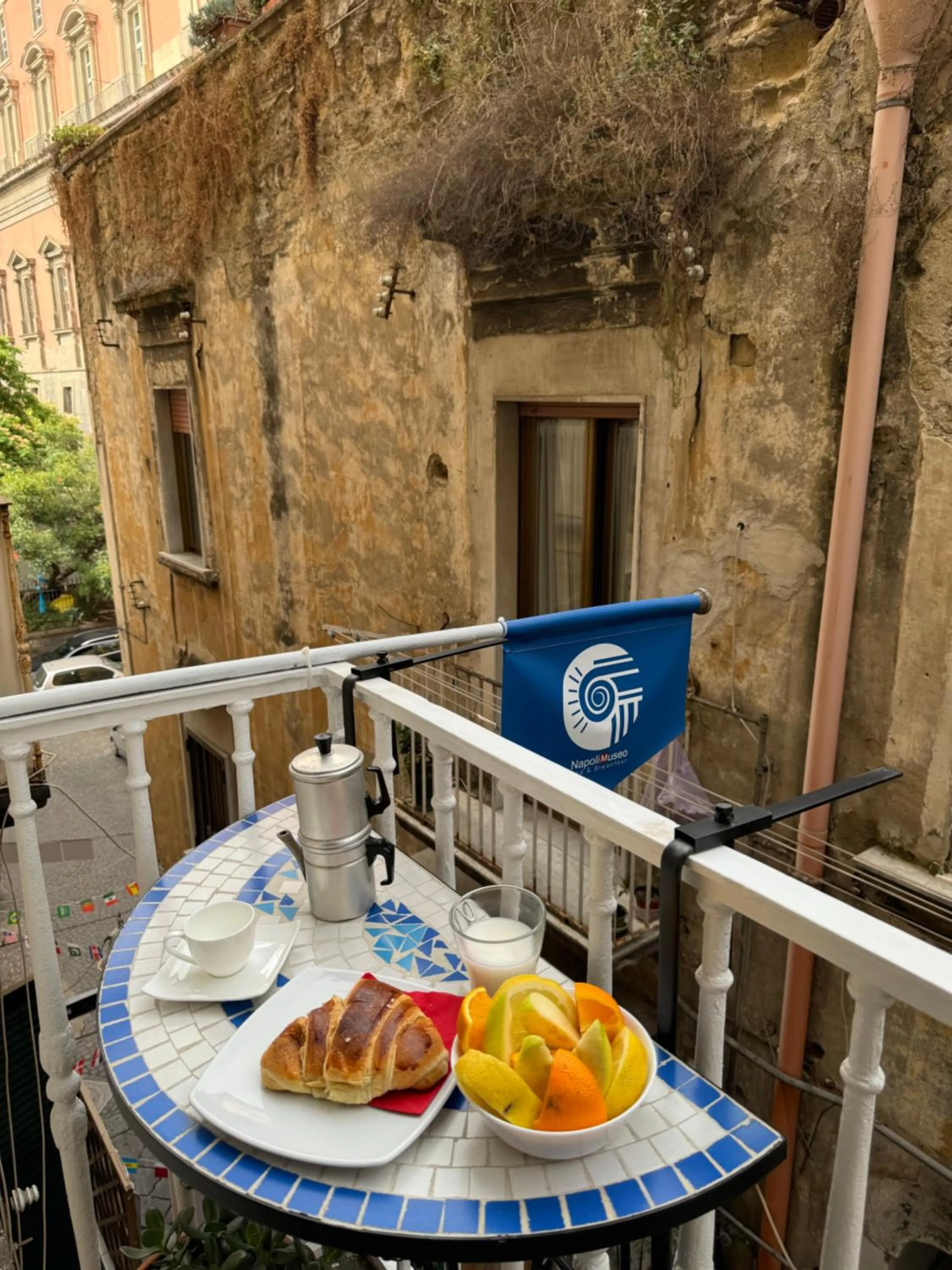 Food and drinks in Napoli Museo bed and breakfast