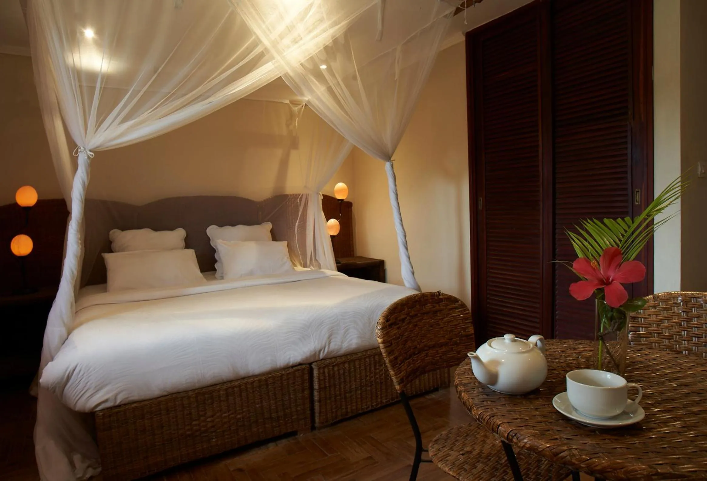 Bed in Catembe Gallery Hotel