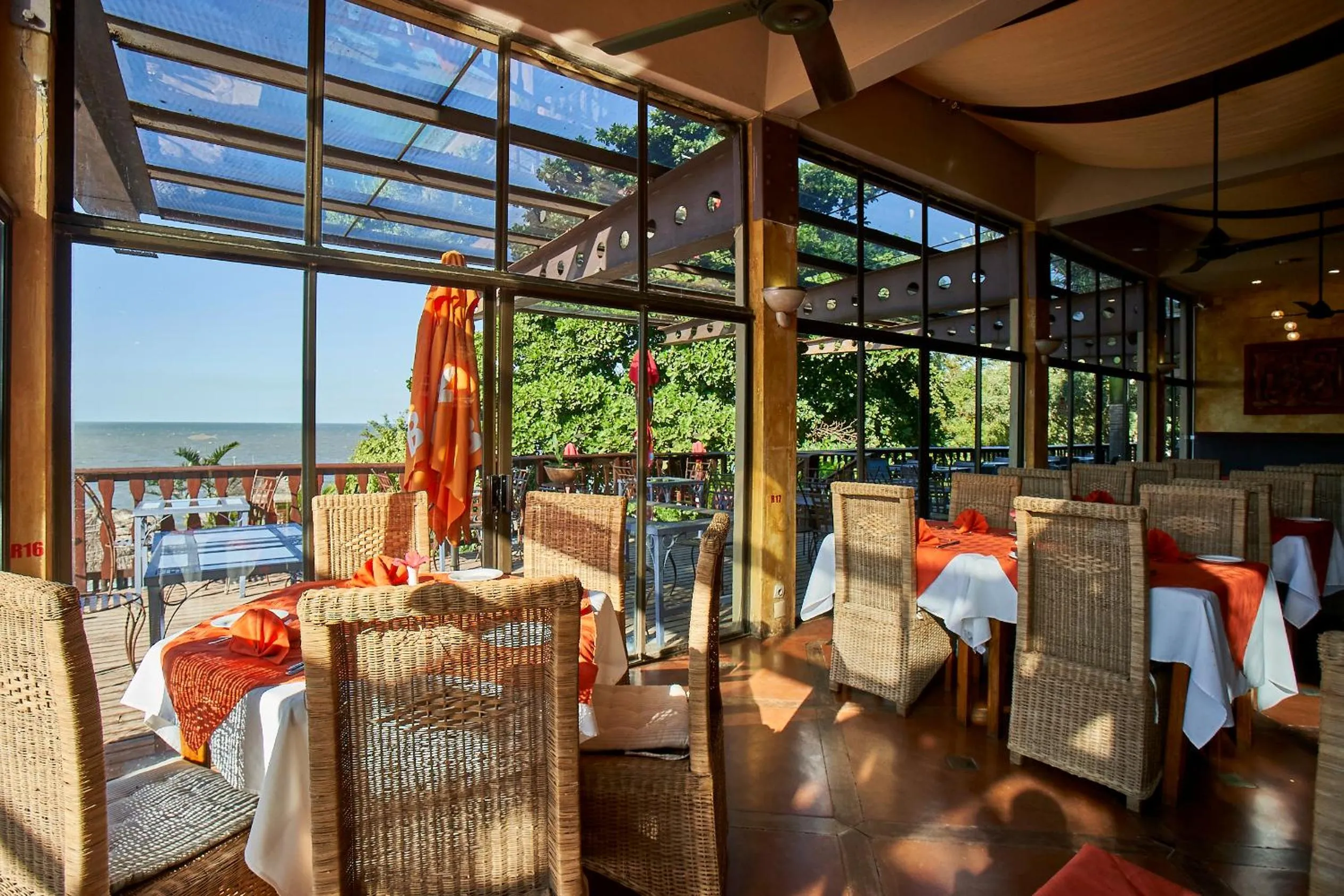 Restaurant/places to eat in Catembe Gallery Hotel