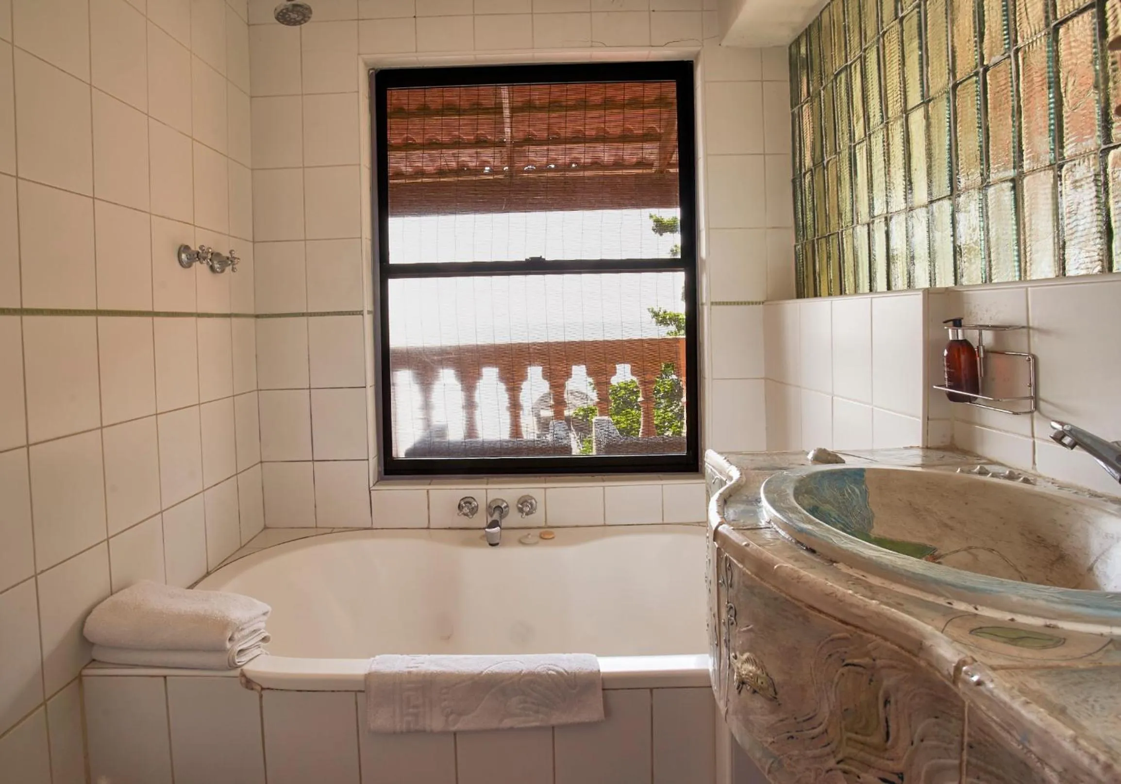 Bathroom in Catembe Gallery Hotel
