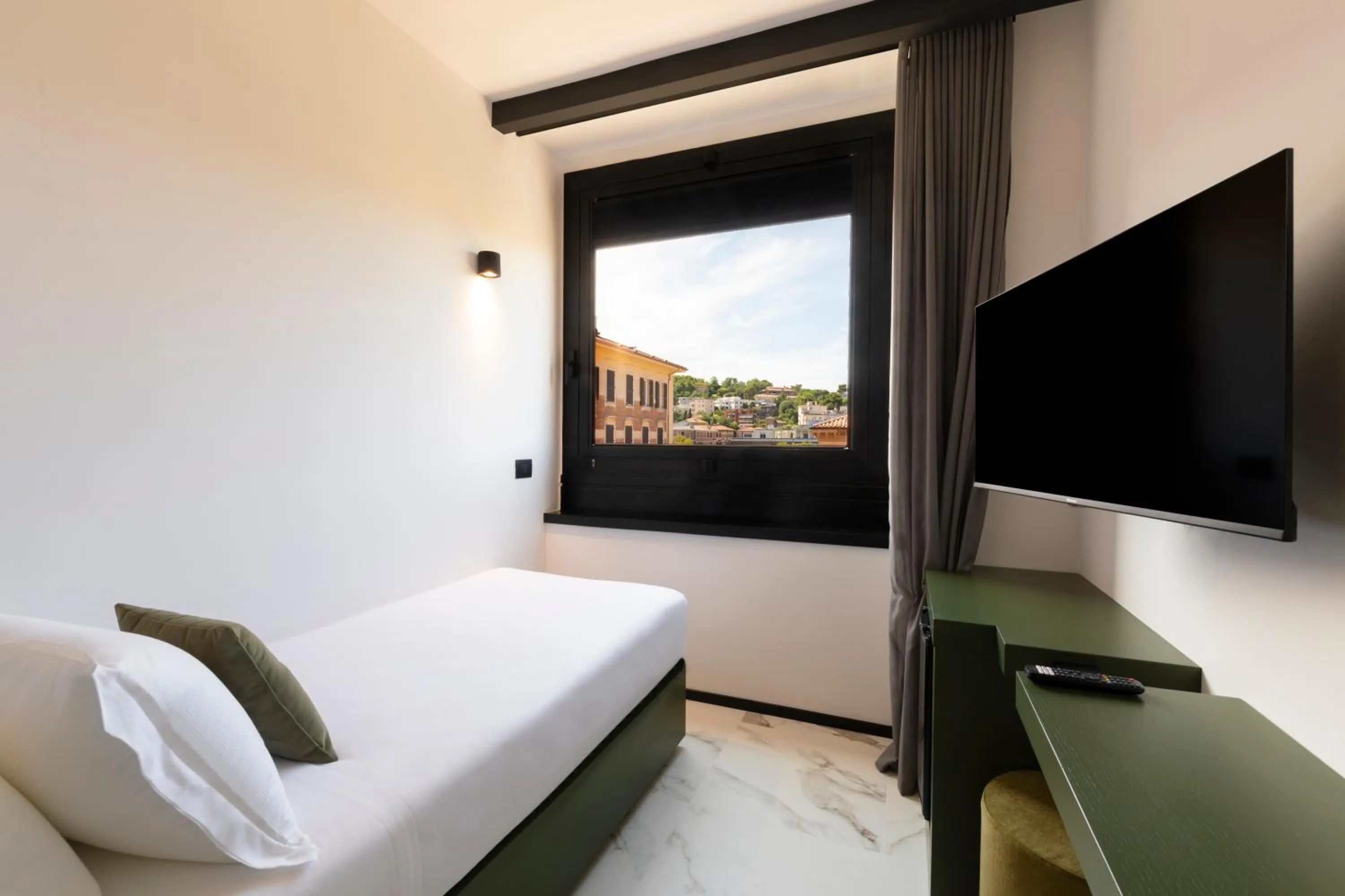 Bedroom, Bed in The City Hotel