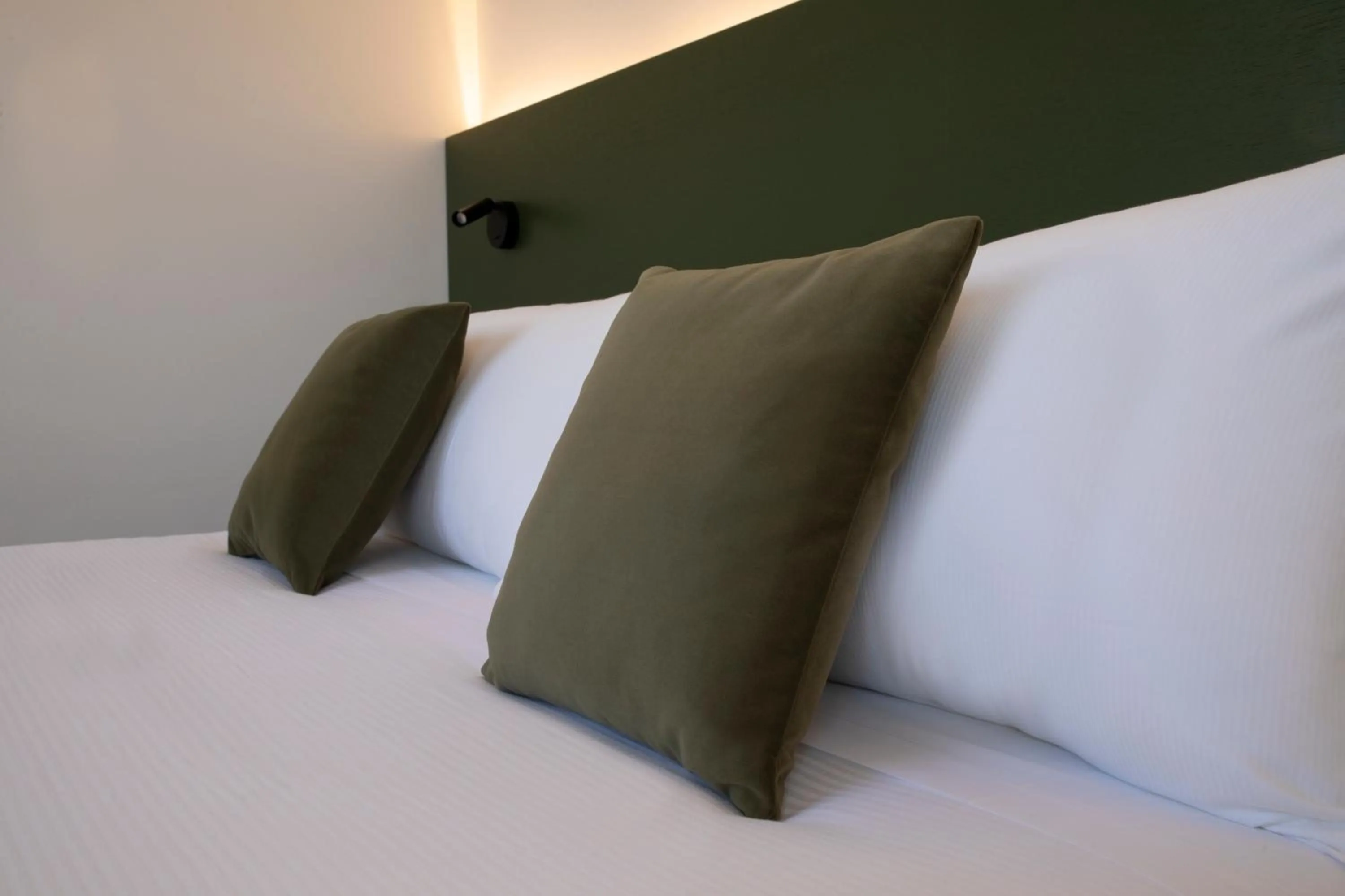 Bedroom, Bed in The City Hotel