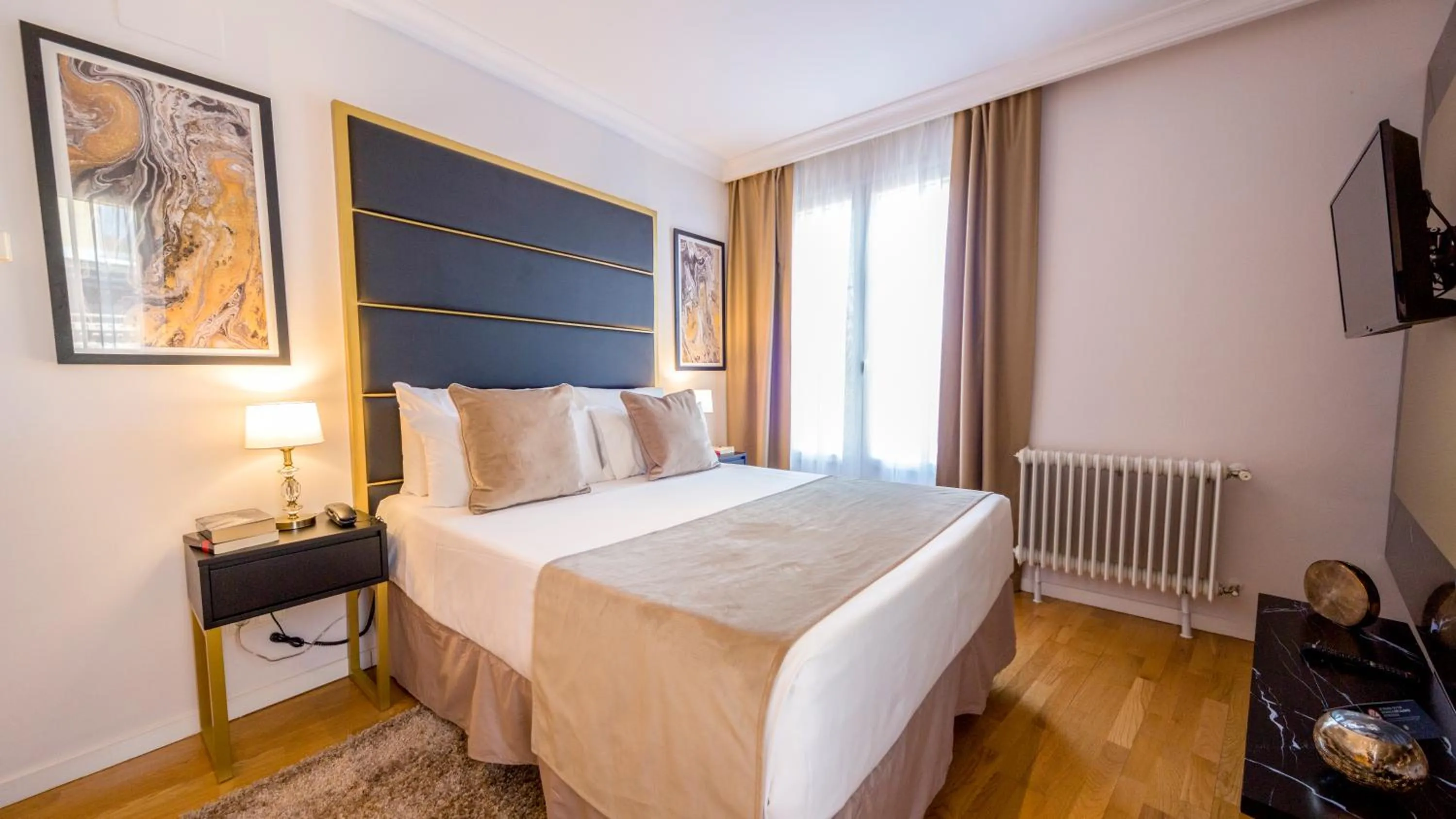 Photo of the whole room in TGH Gran Vía Apartments