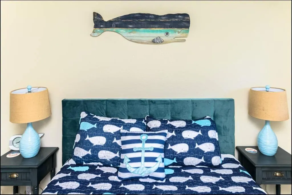 Bed in Clam Jam Condo