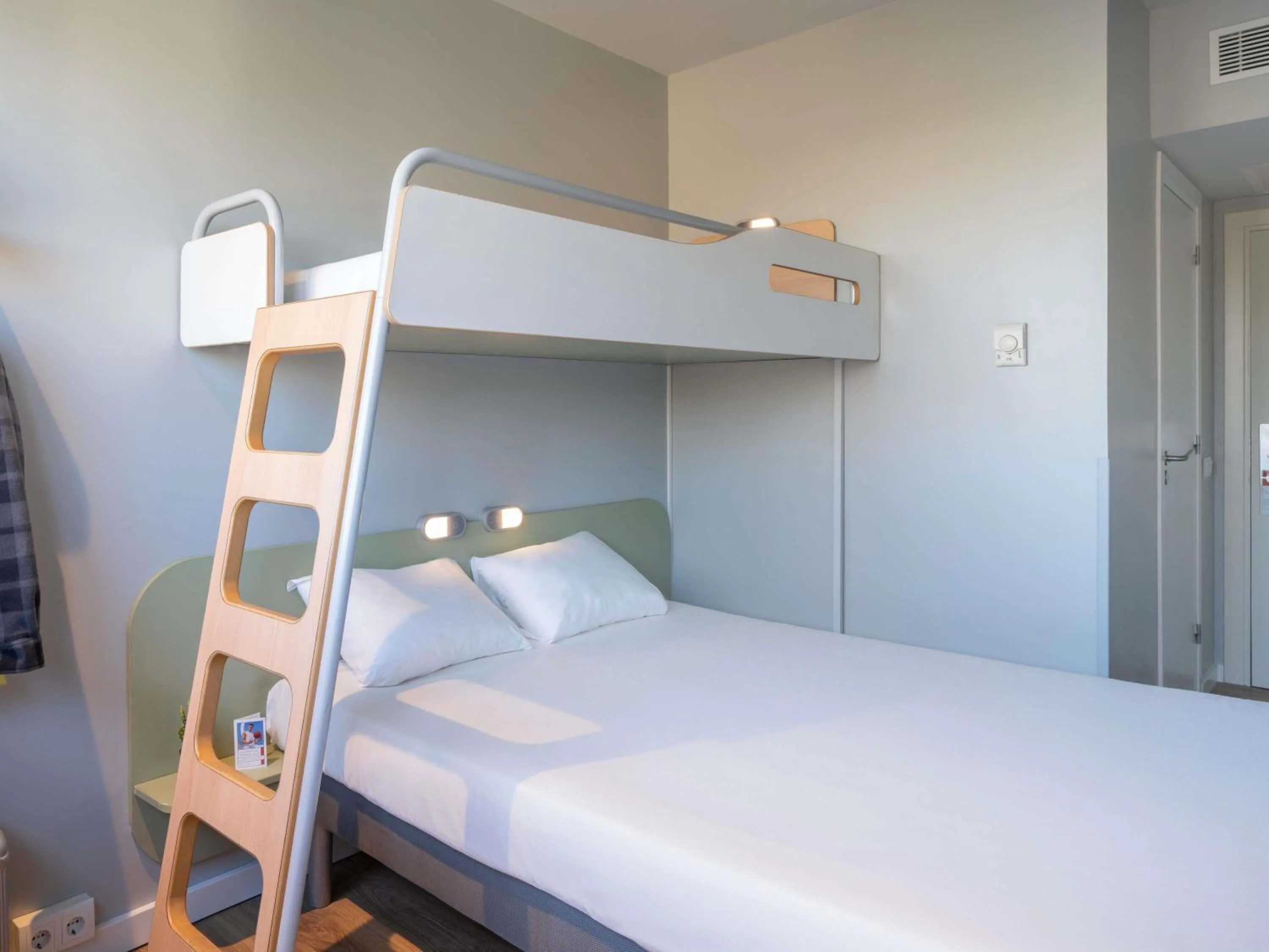 Bedroom, Bed in Ibis Budget Barcelona Viladecans