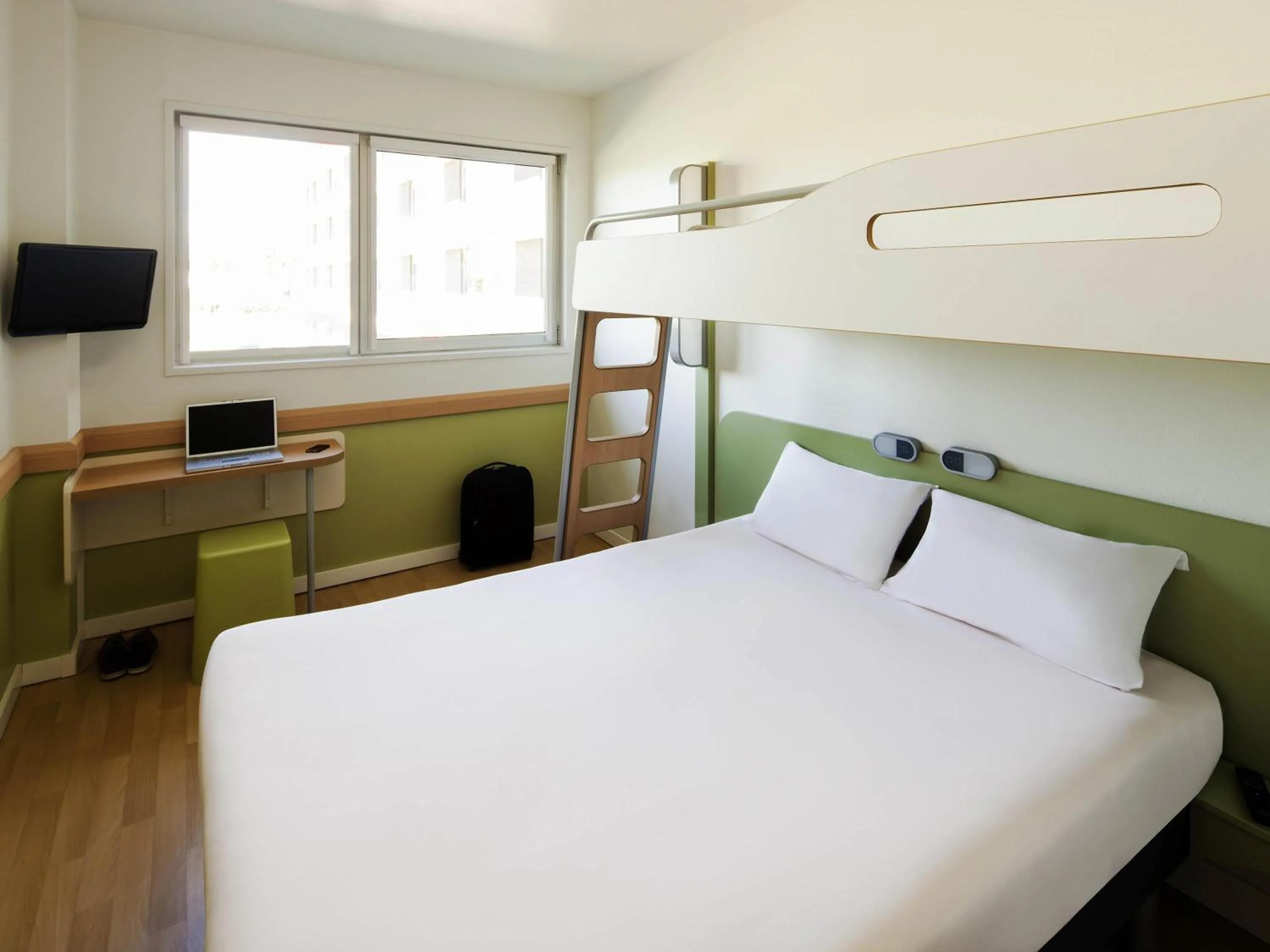 Bedroom, Bed in Ibis Budget Barcelona Viladecans