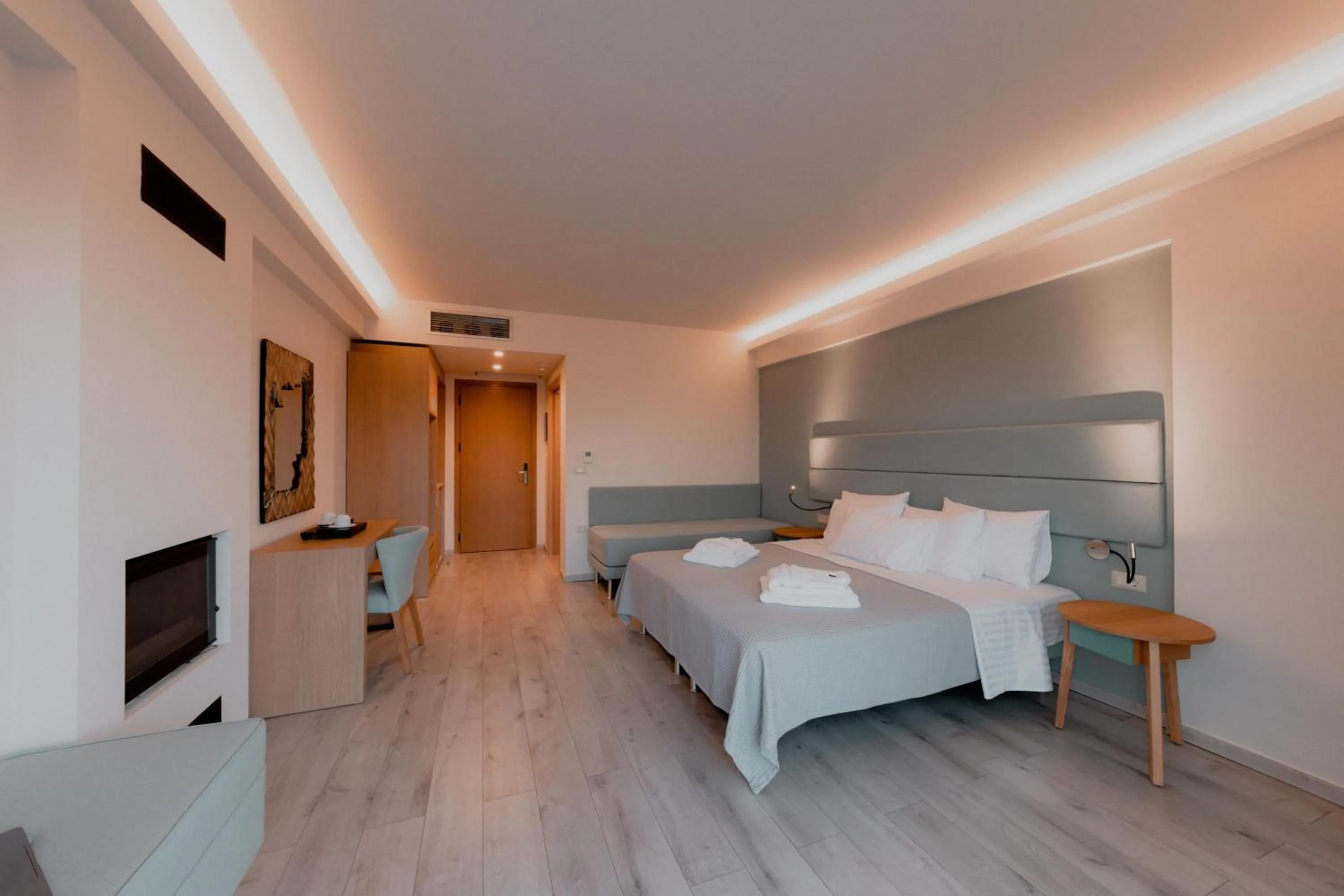Photo of the whole room, Bed in Palacio del Sol Luxury Apartments