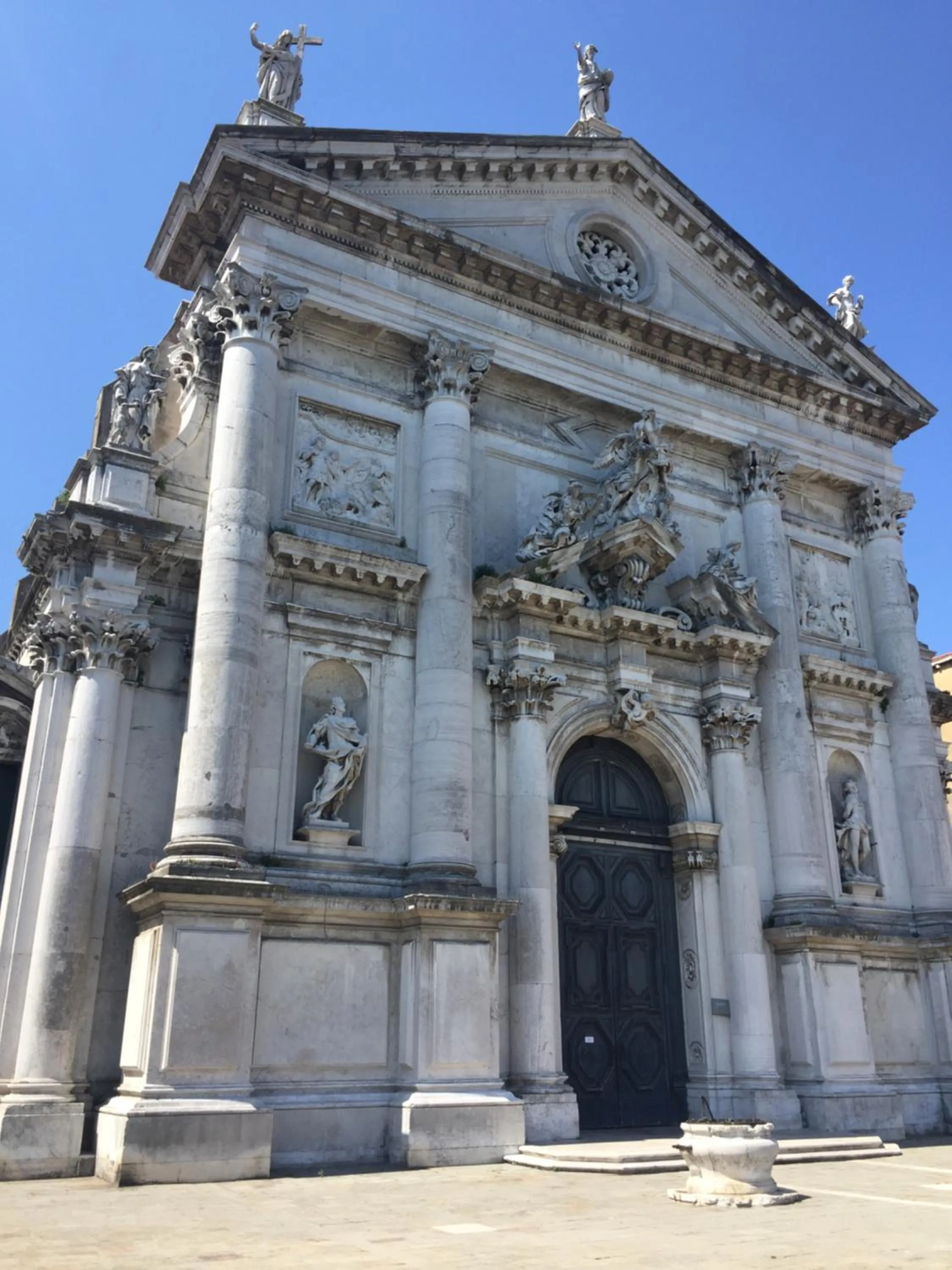 Nearby landmark in San Stae Glamour