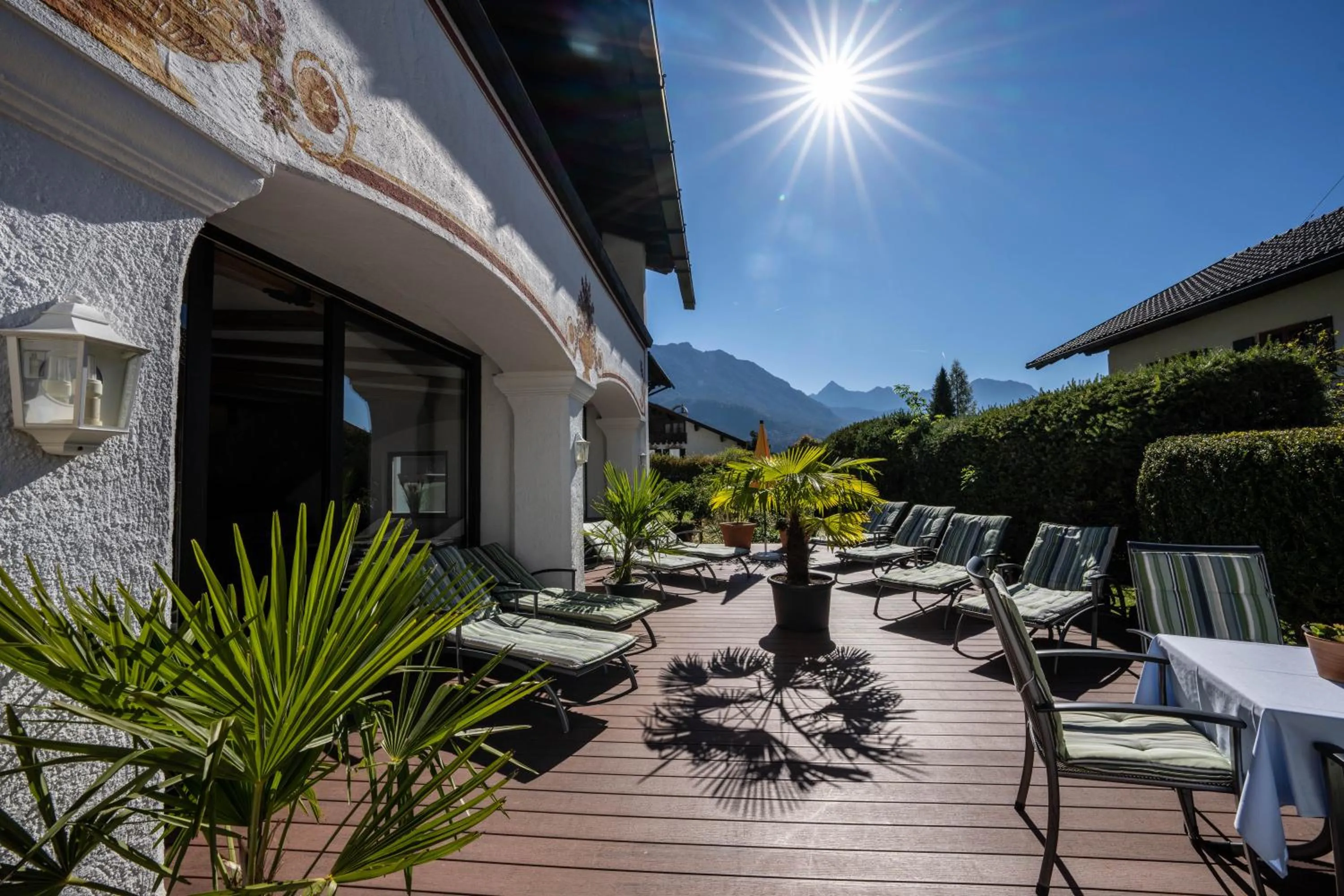 Balcony/Terrace in Parkhotel Wallgau 4 Sterne Superior Alpenjuwel mit Spa Genuss, Golf & Wellness in der Karwendel-Region Tradition trifft Eleganz im stilvollen Rückzugsort