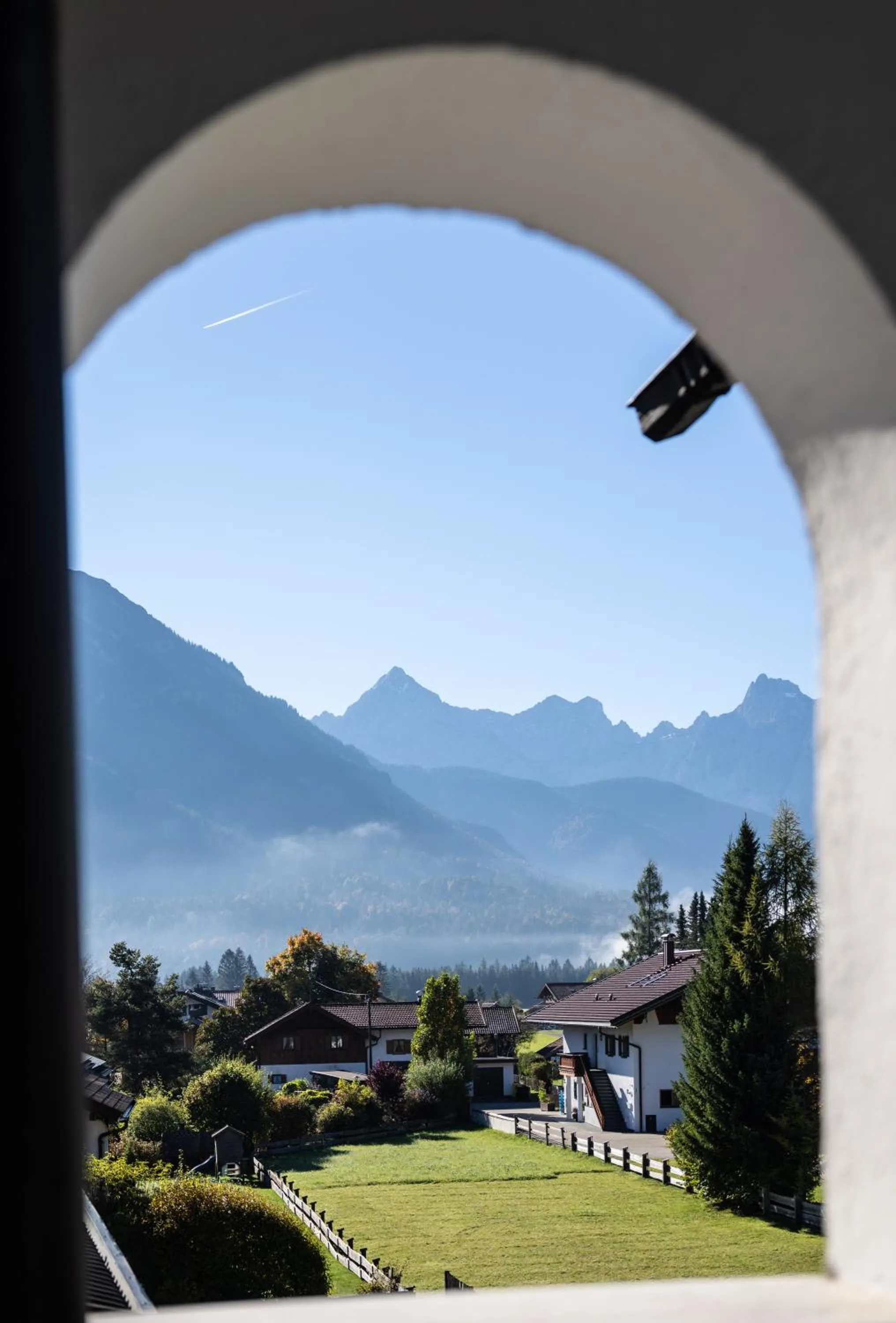 Mountain view in Parkhotel Wallgau 4 Sterne Superior Alpenjuwel mit Spa Genuss, Golf & Wellness in der Karwendel-Region Tradition trifft Eleganz im stilvollen Rückzugsort