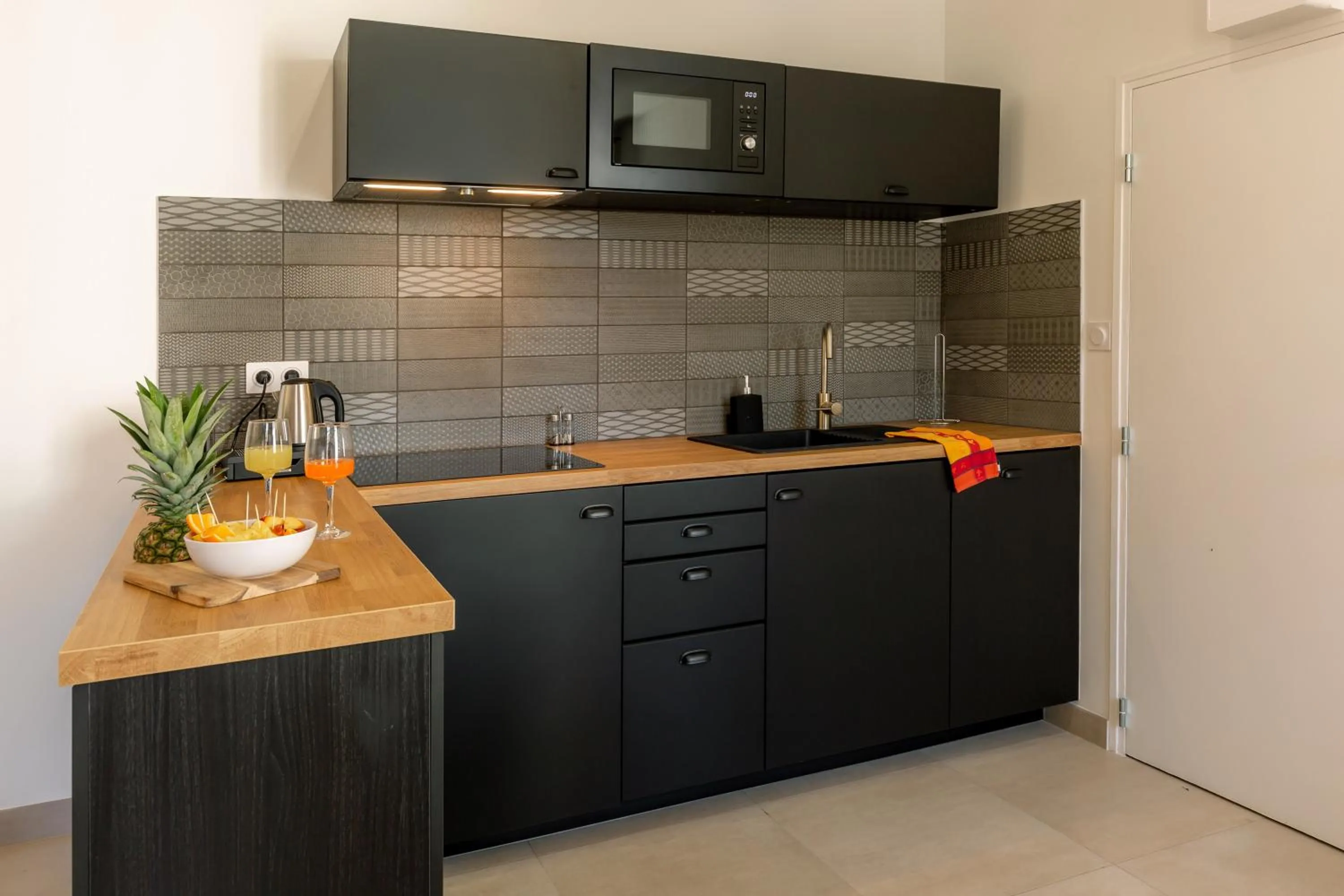Kitchen or kitchenette in Provence Au Coeur Appart Hotels