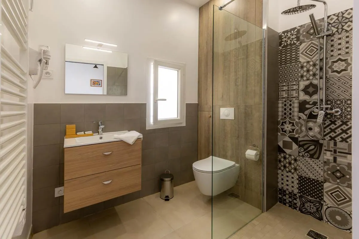 Toilet in Provence Au Coeur Appart Hotels