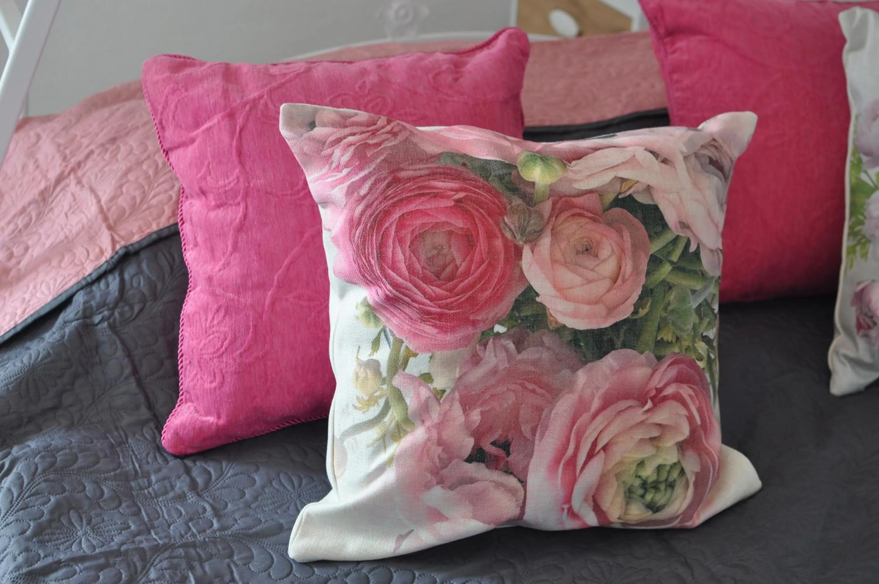 Bed in Kosinmyheart Apartment 11 & Studio10