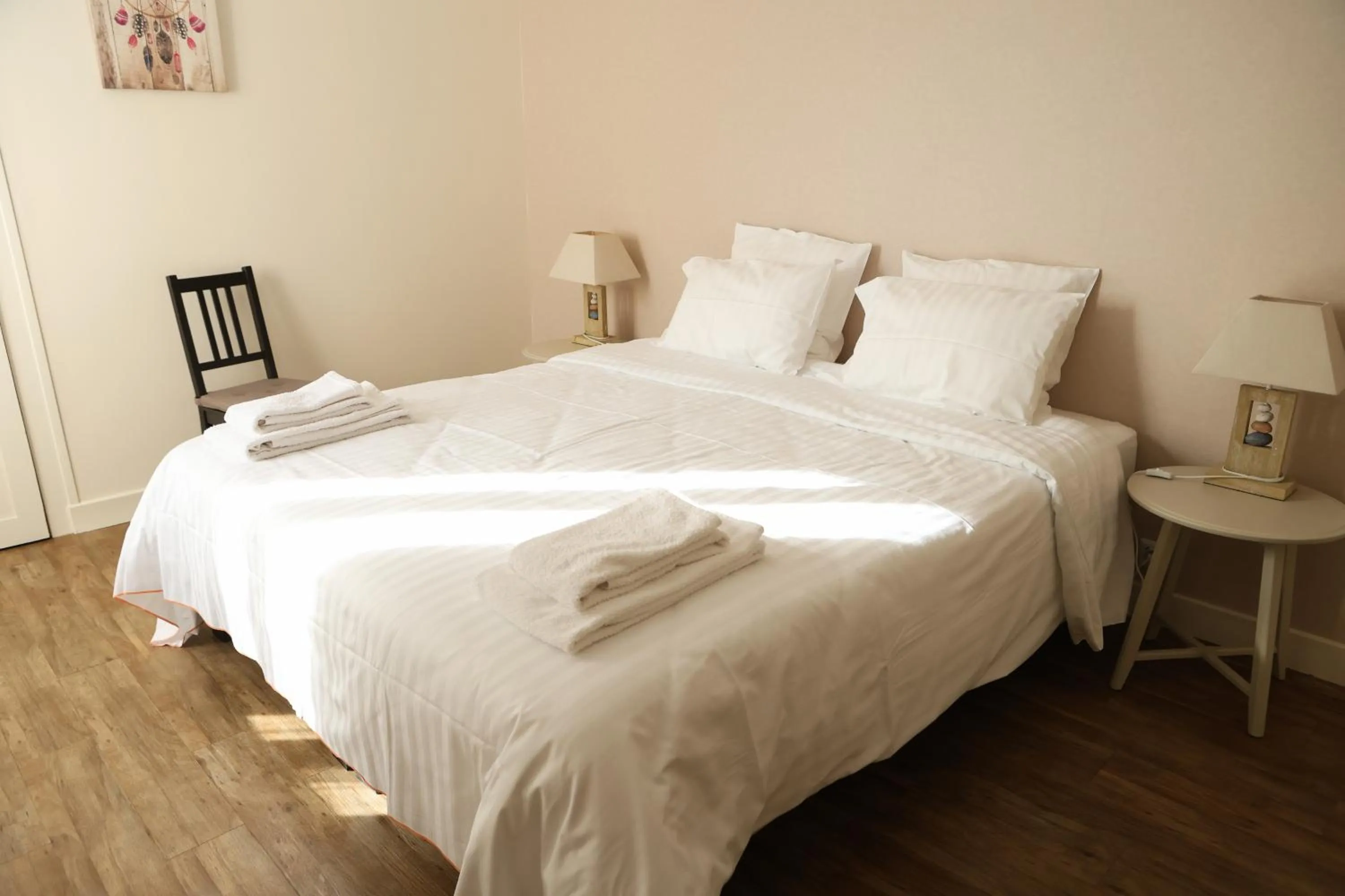 Bedroom, Bed in Chablis Appart