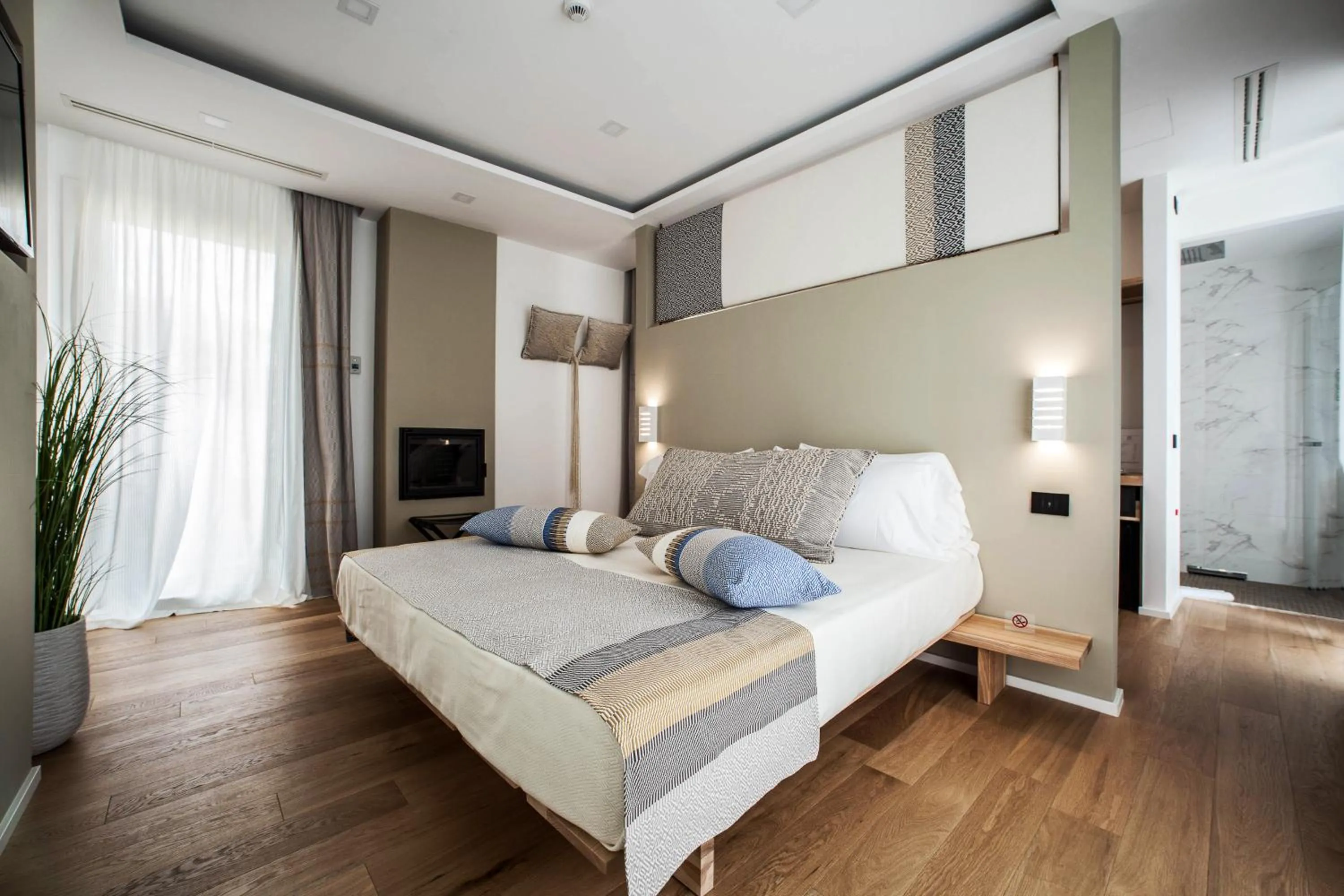 Shower, Bed in NOHA Lifestyle Hotel - Adults Only