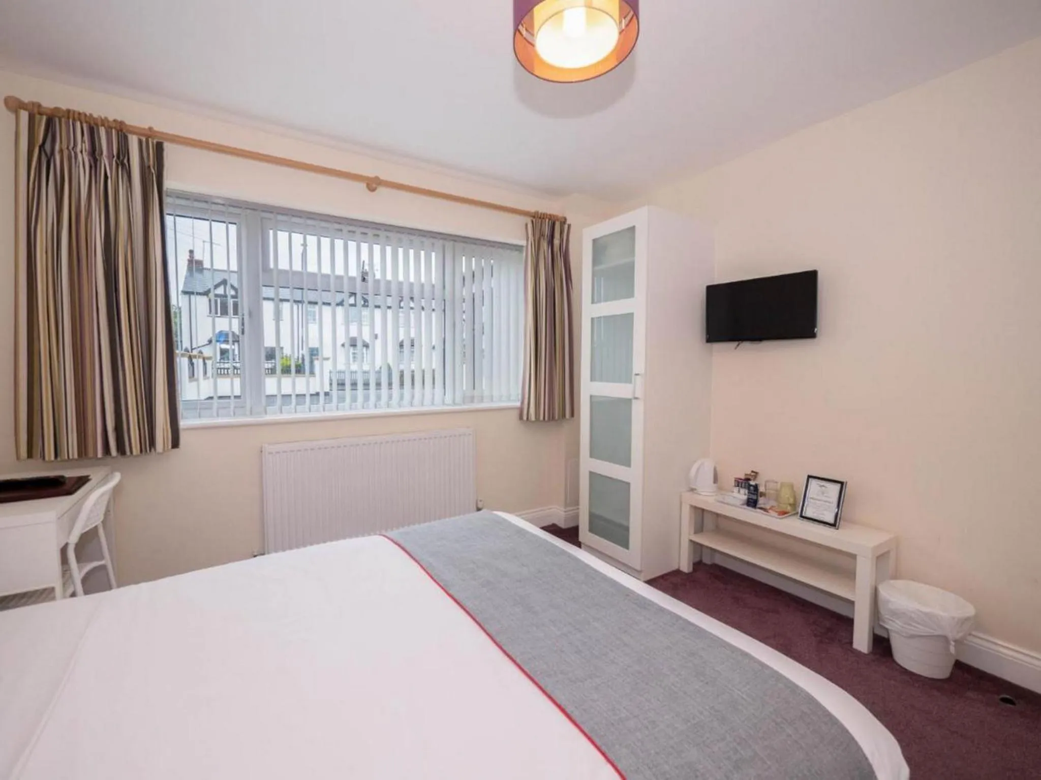 Bedroom, Bed in The Dakota Guesthouse Baginton