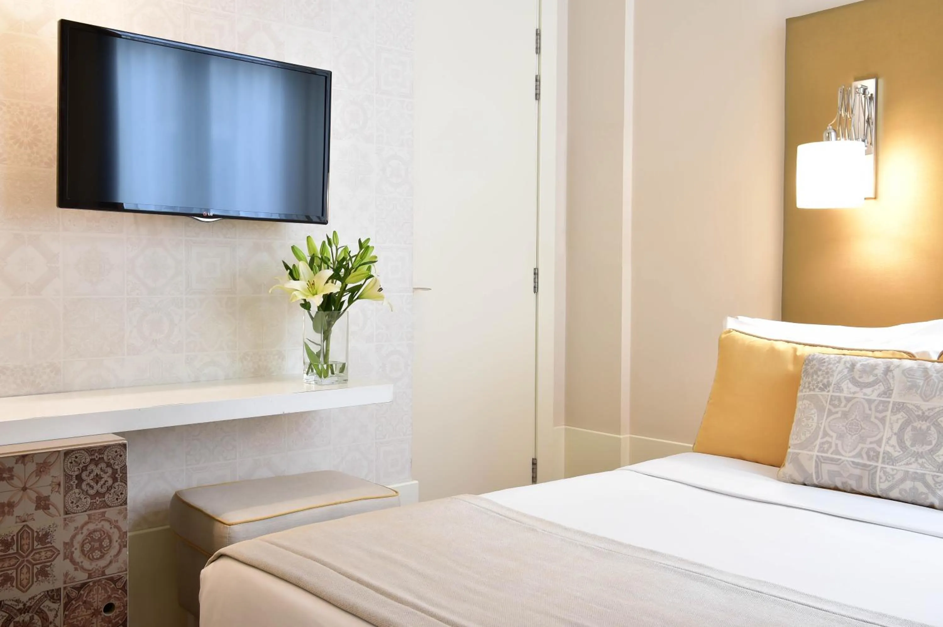 TV and multimedia, Bed in My Story Hotel Ouro