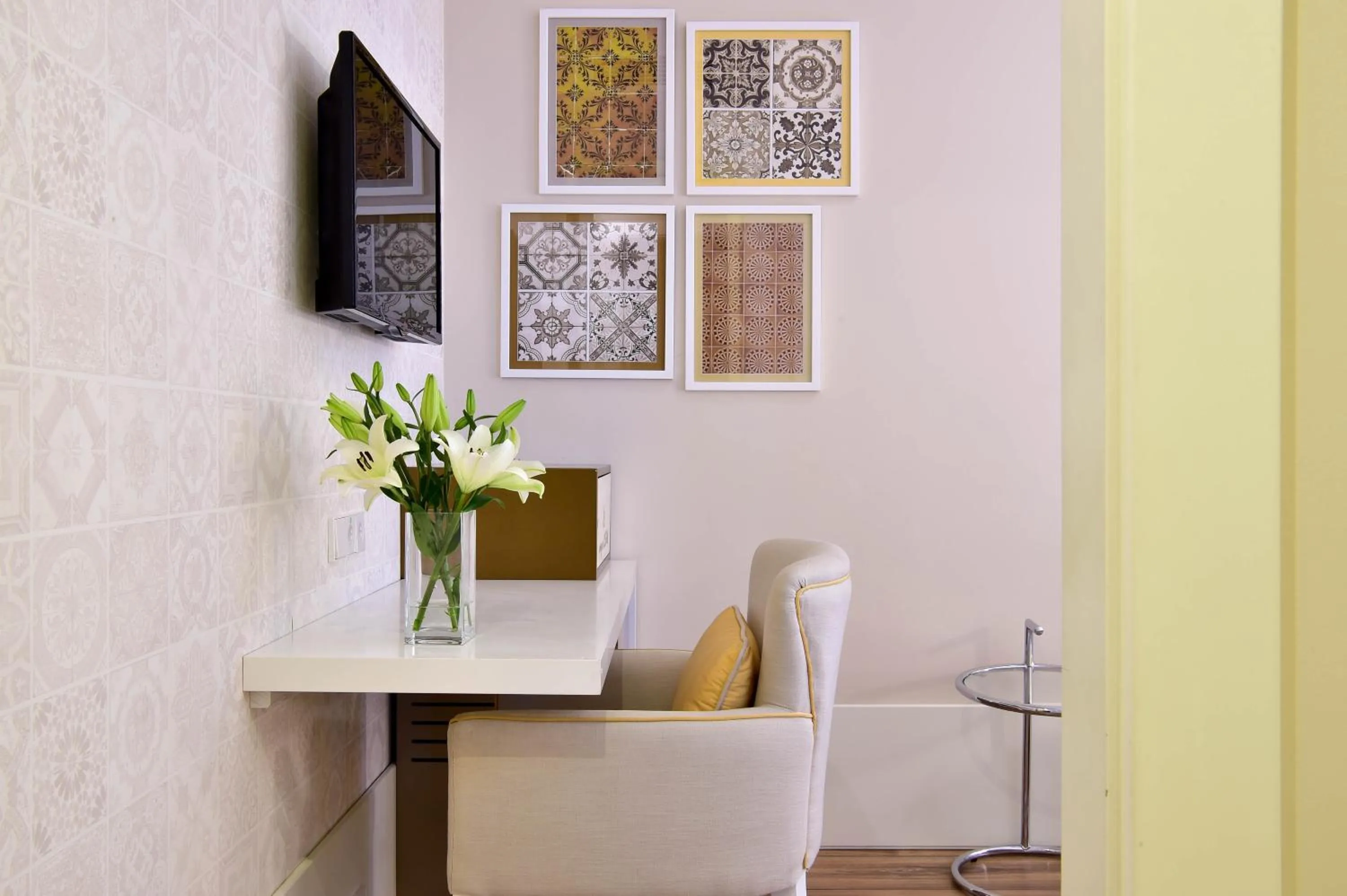 TV and multimedia in My Story Hotel Ouro