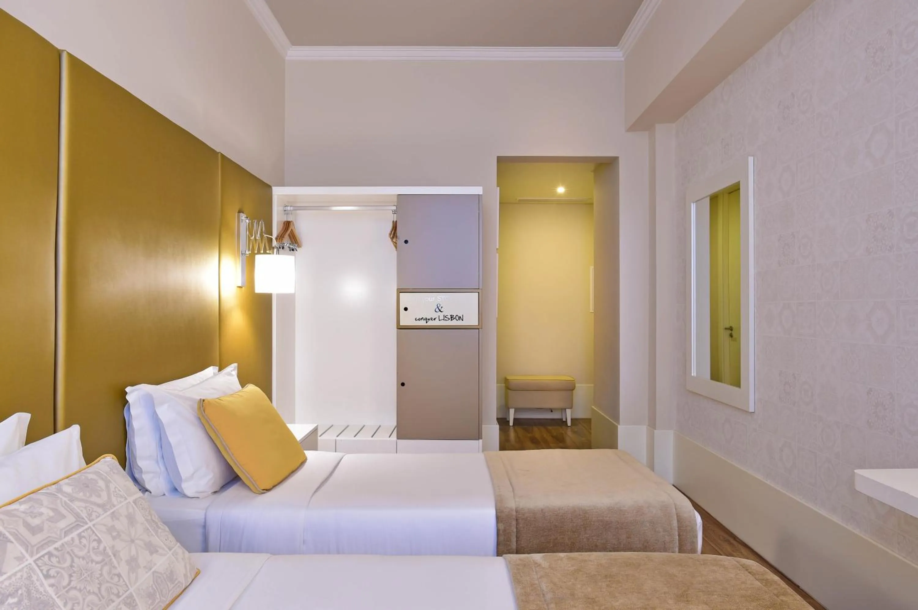 Photo of the whole room, Bed in My Story Hotel Ouro