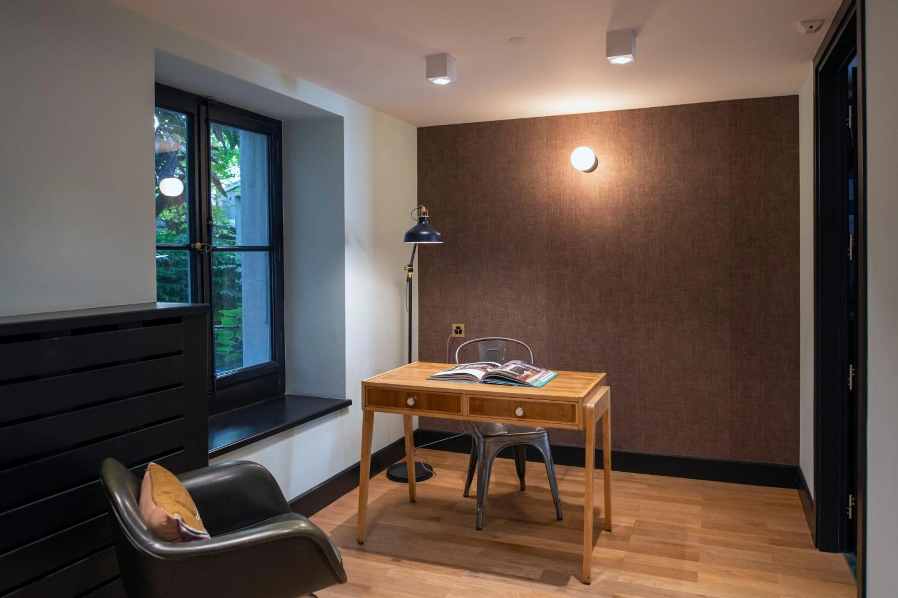 Seating area in Hôtel Pax