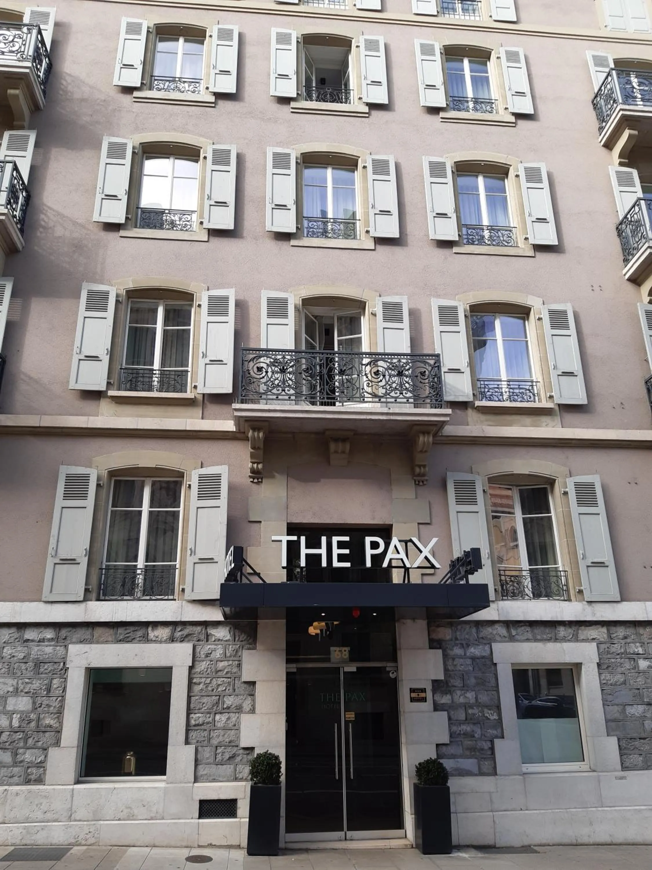 Property building in Hôtel Pax