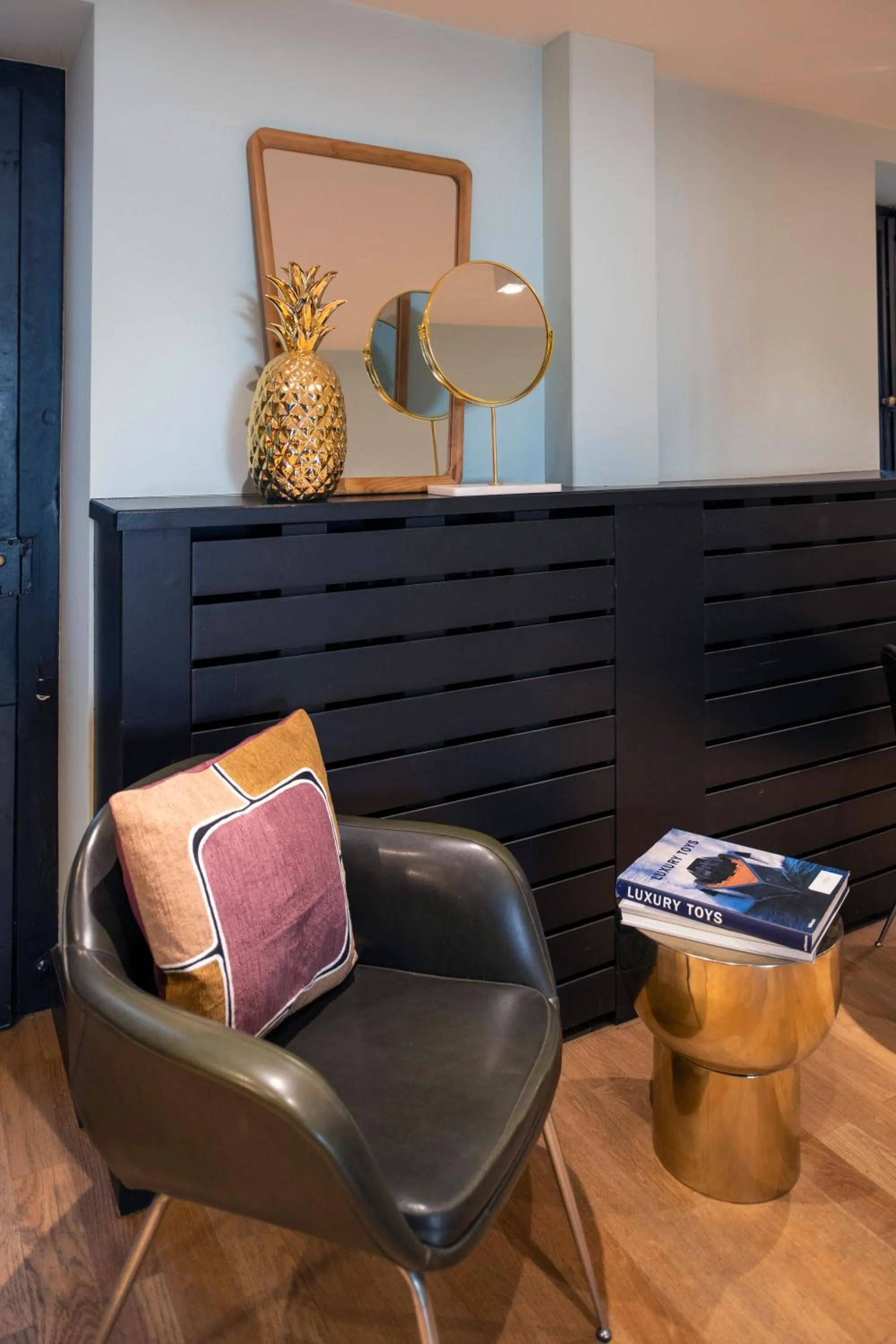 Seating area in Hôtel Pax