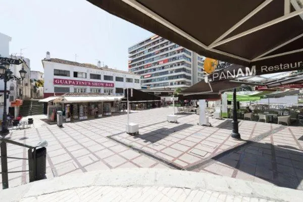 Entertainment in Puerta del Sol TRM only adults Aparts