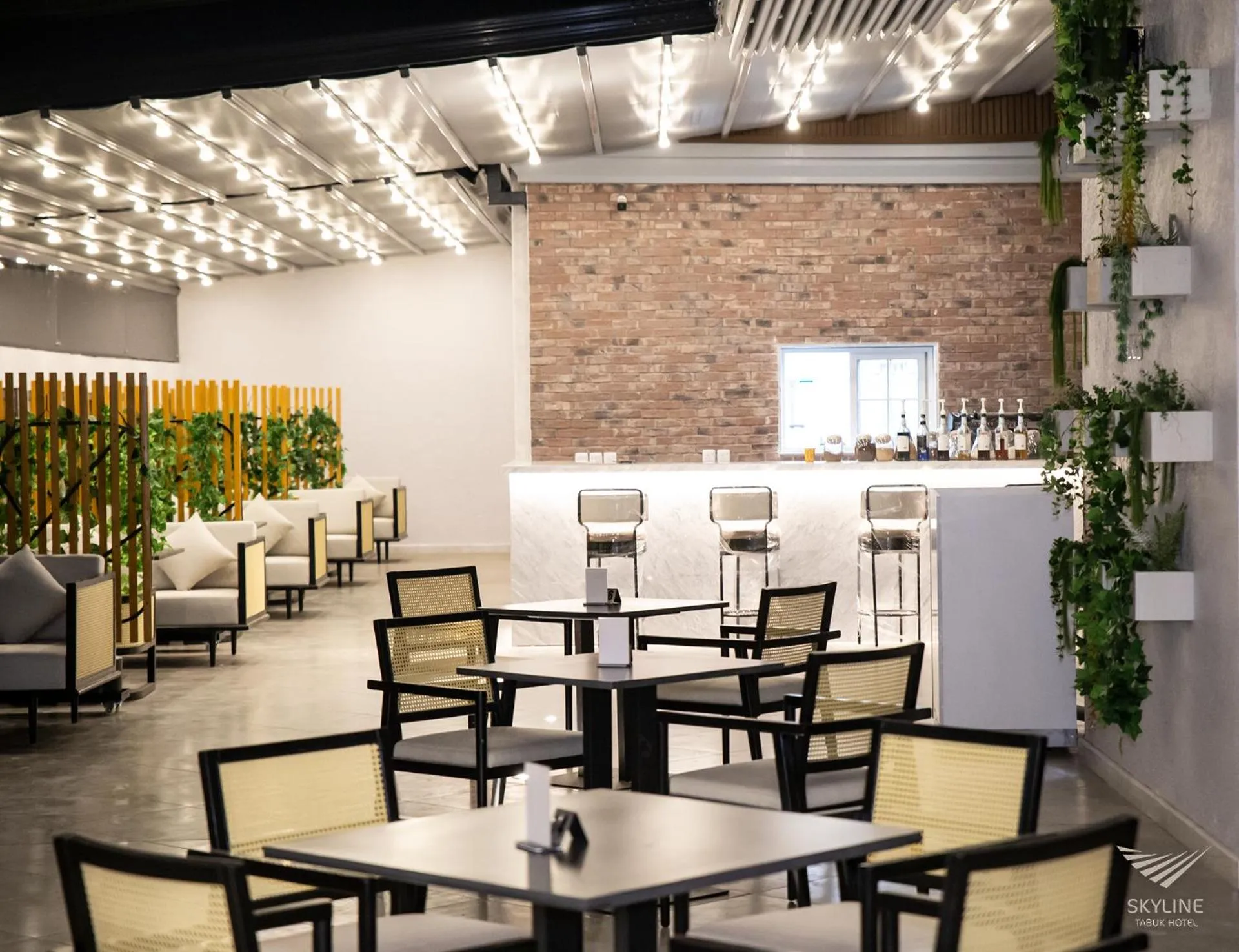 Restaurant/places to eat in Skyline Tabuk Hotel