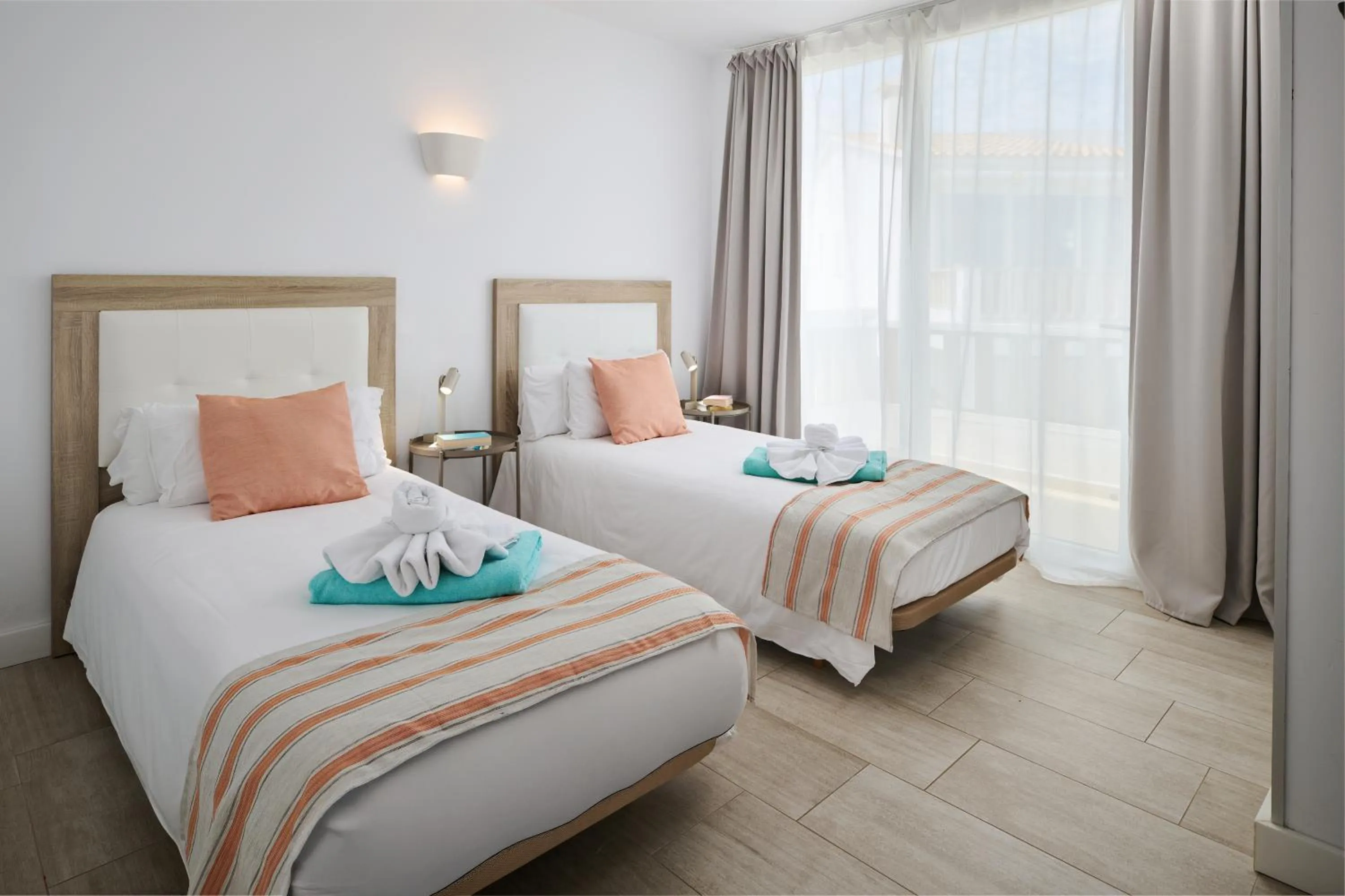 Bed in Orange Colom - Seaside Apartments