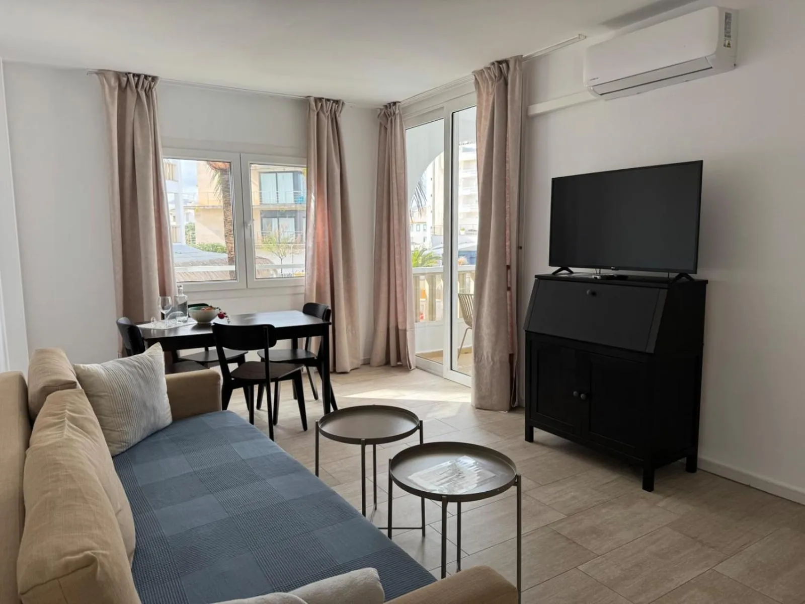 Living room in Orange Colom - Seaside Apartments