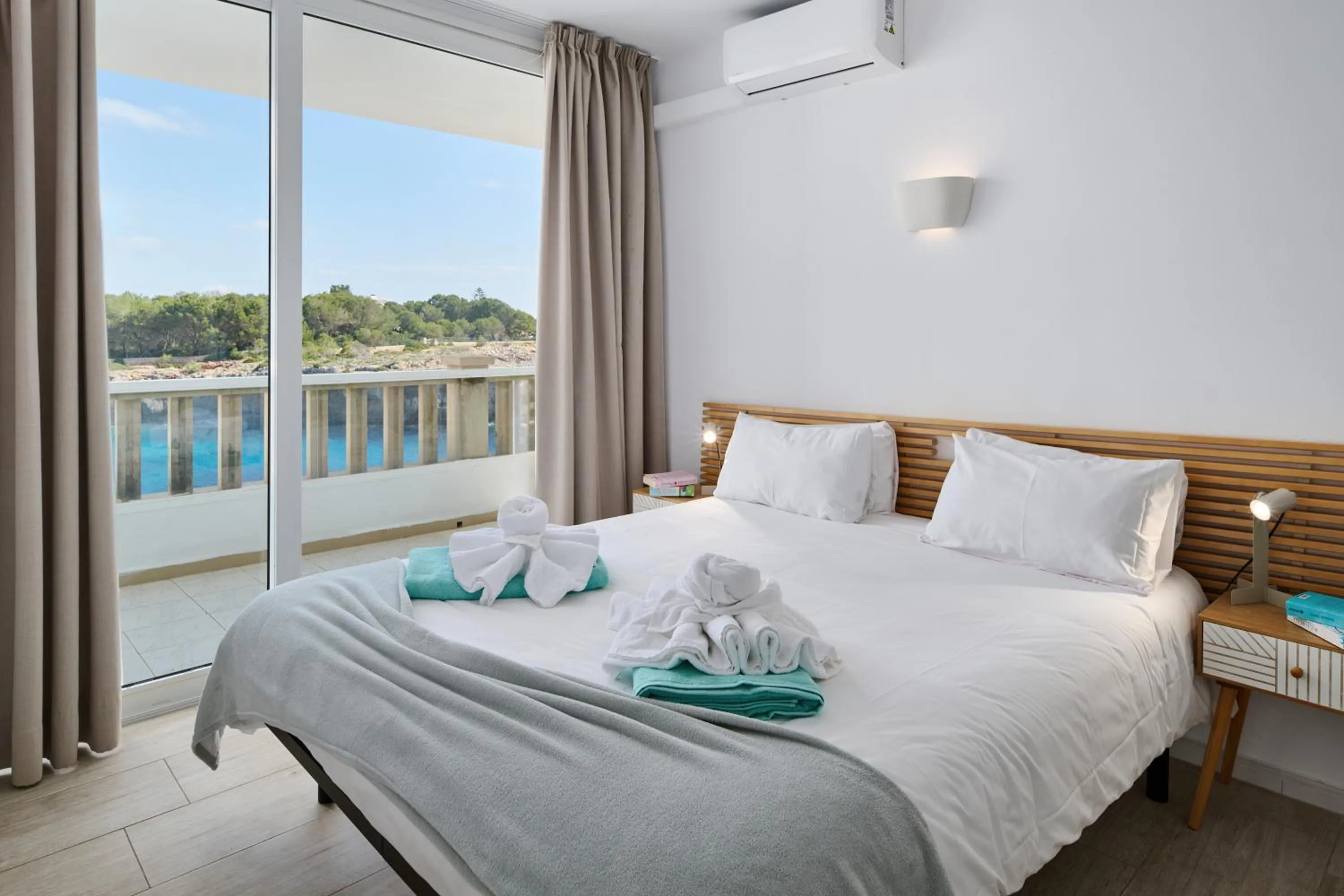 Bed in Orange Colom - Seaside Apartments