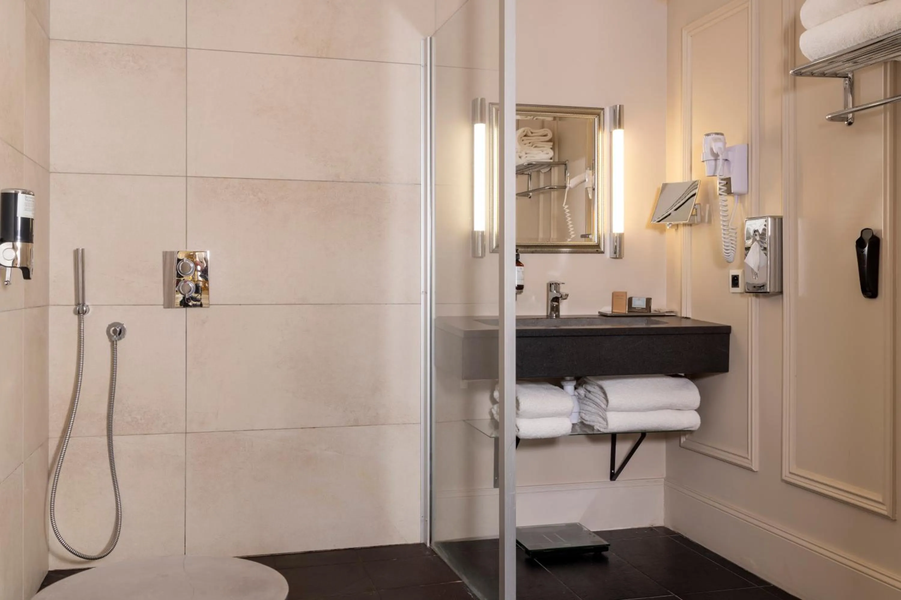 Bathroom in Ermitage - Mont-Saint-Michel