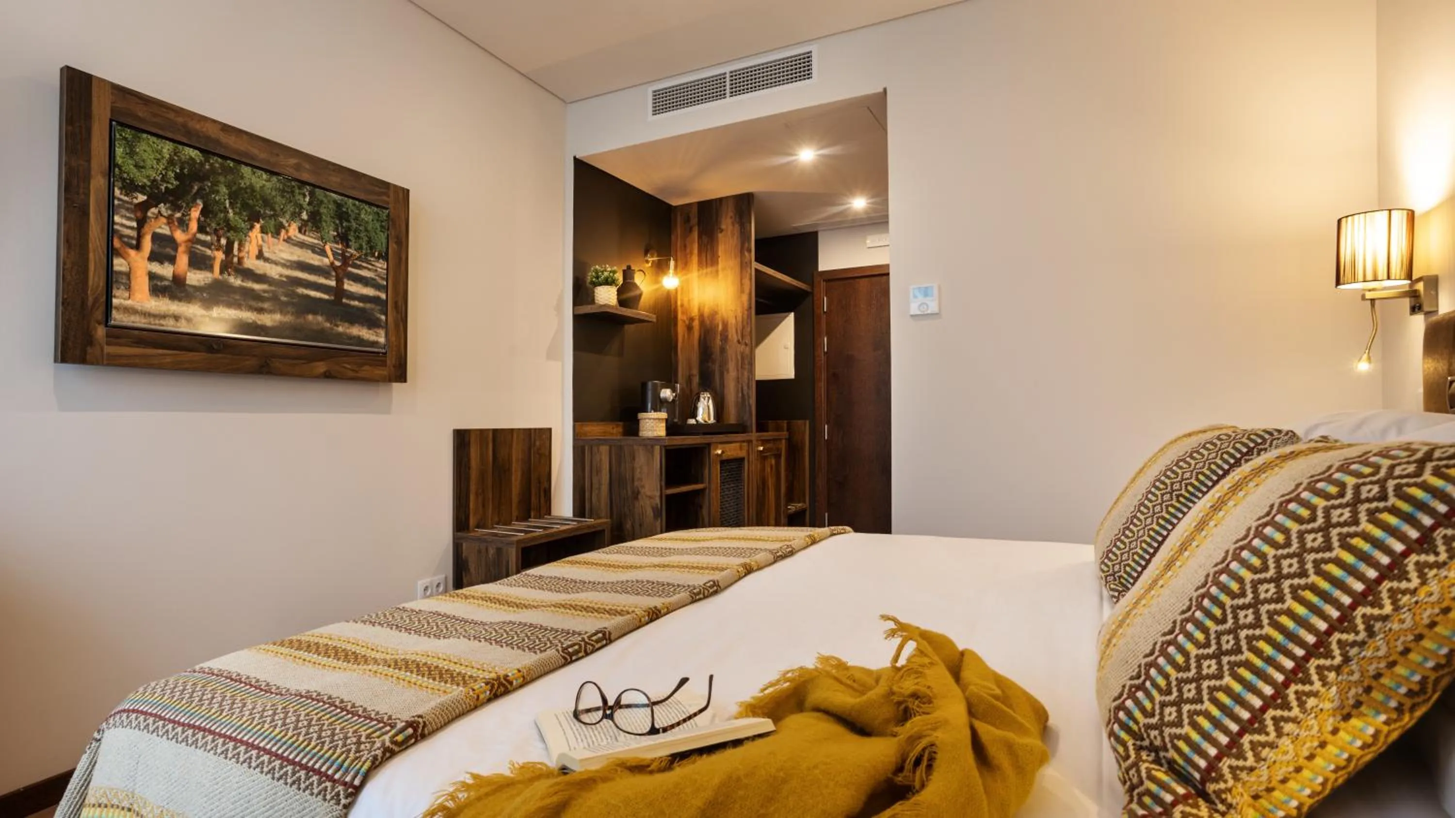 Bedroom, Bed in Évora O Cante Hotel